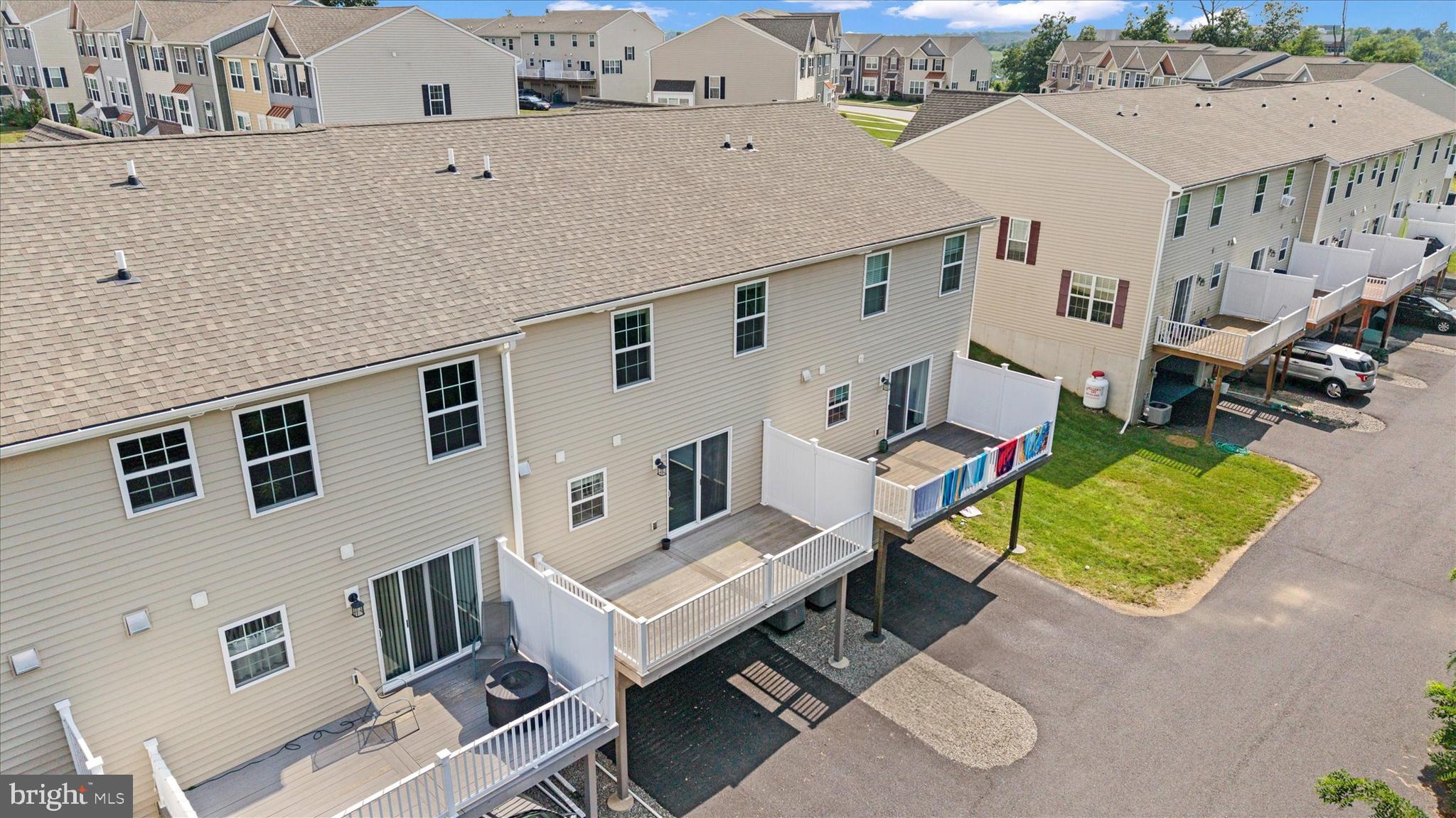 LAUREL RIDGE ESTATES - Residential