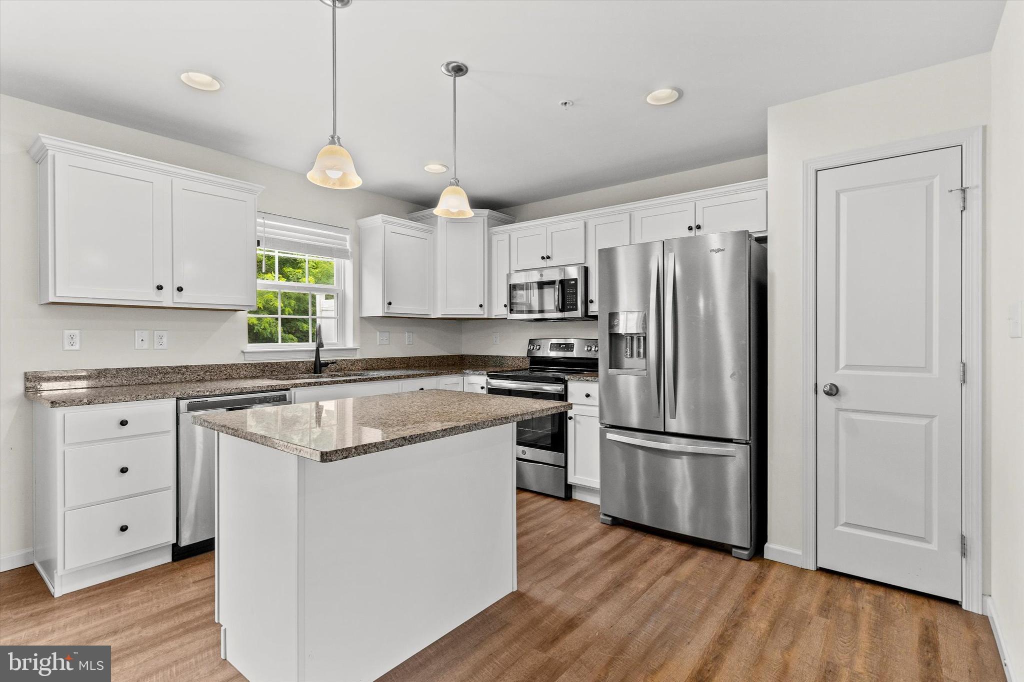 LAUREL RIDGE ESTATES - Residential