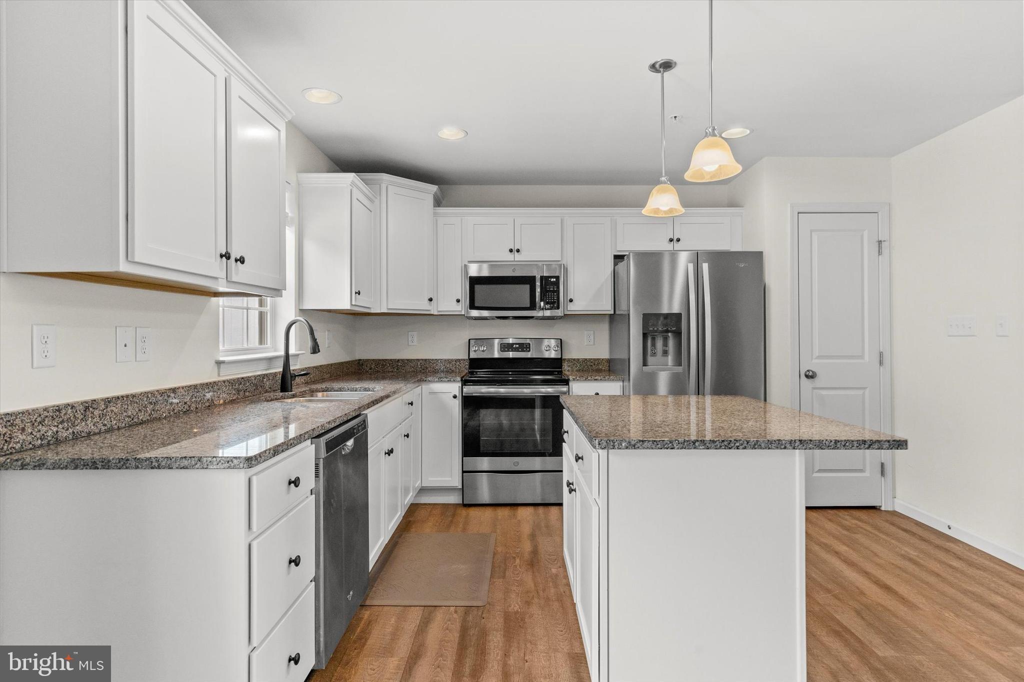 LAUREL RIDGE ESTATES - Residential