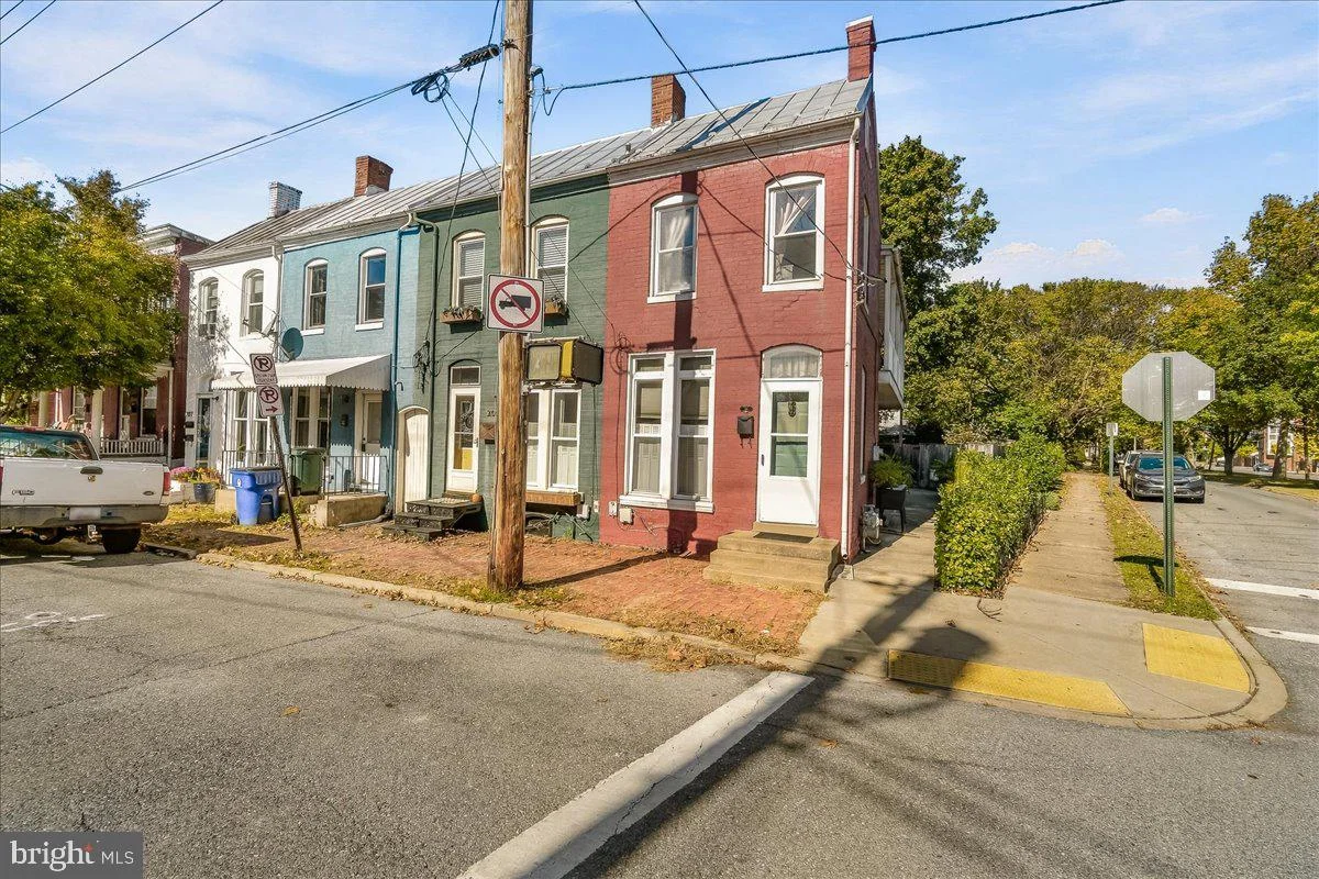 201 W 5th Street
