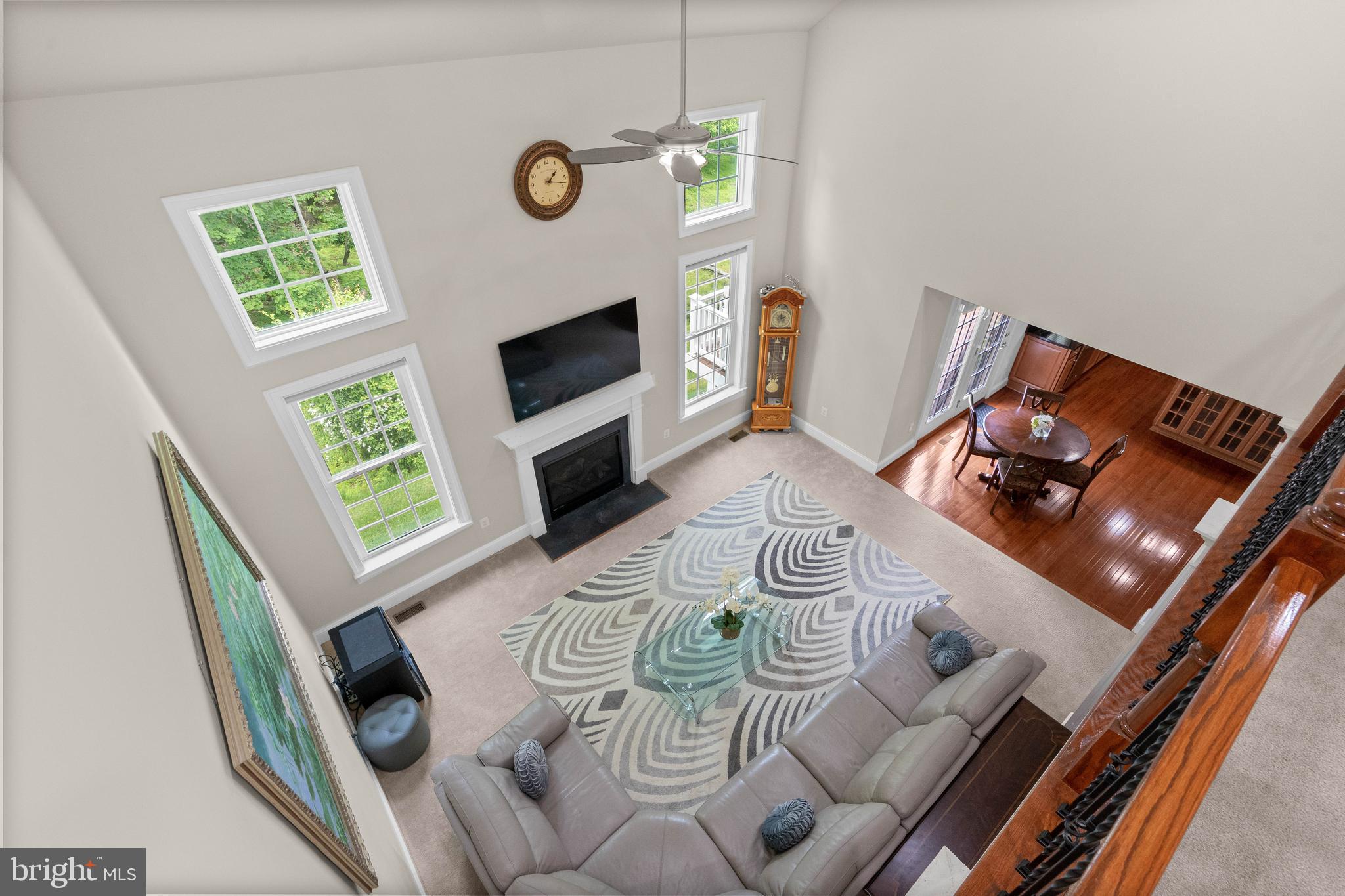 AUTUMN RIVER - Residential