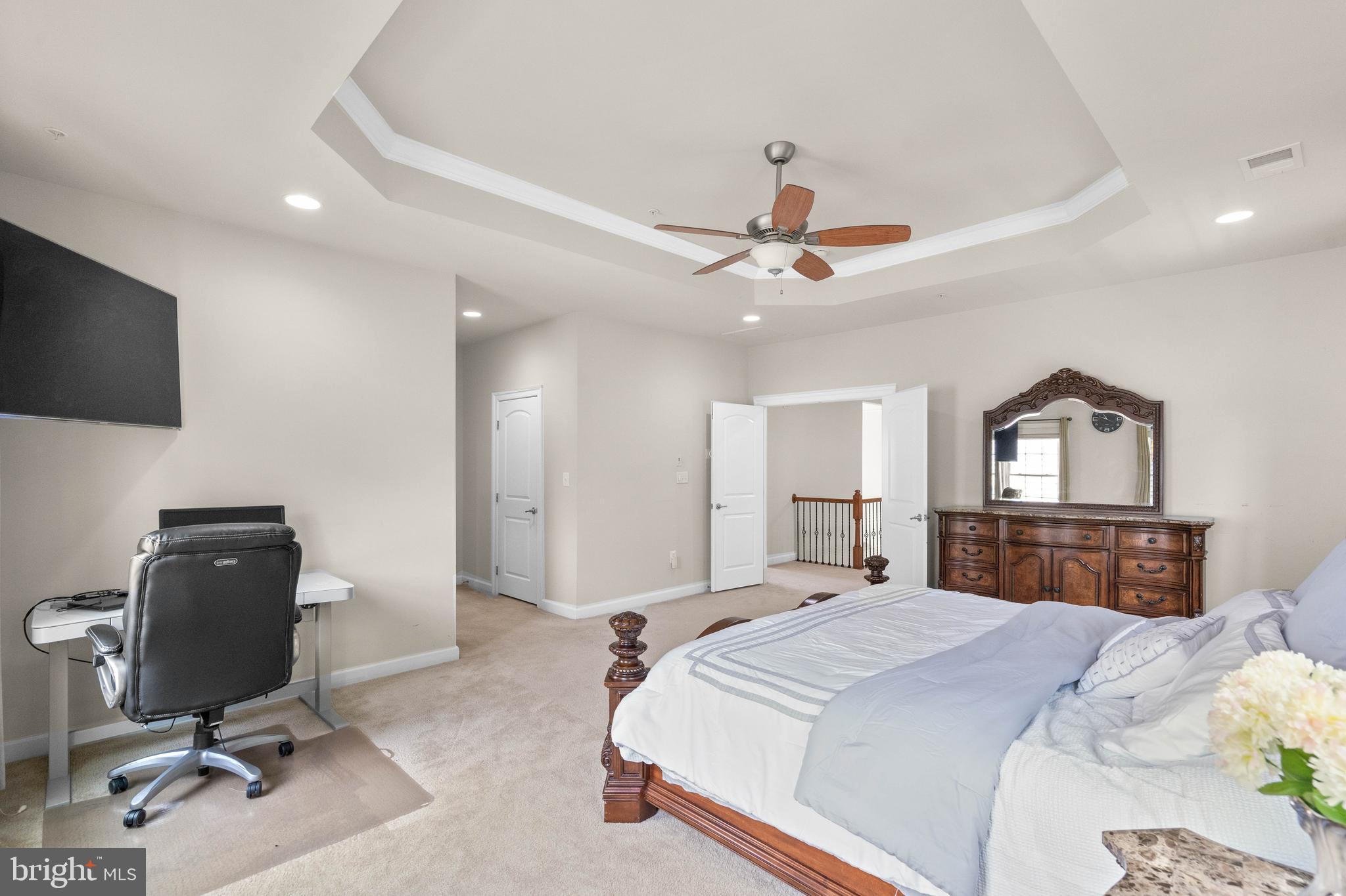 AUTUMN RIVER - Residential