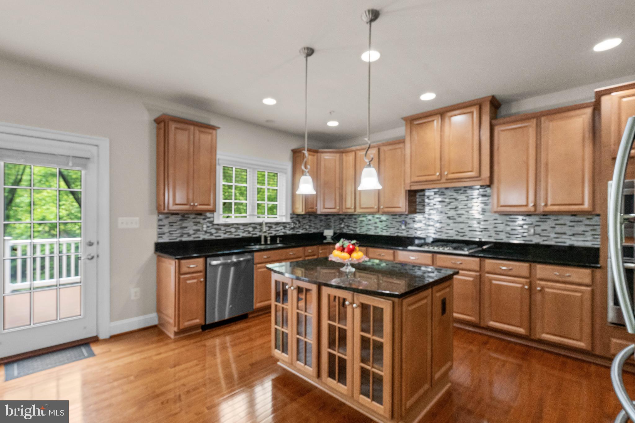 AUTUMN RIVER - Residential