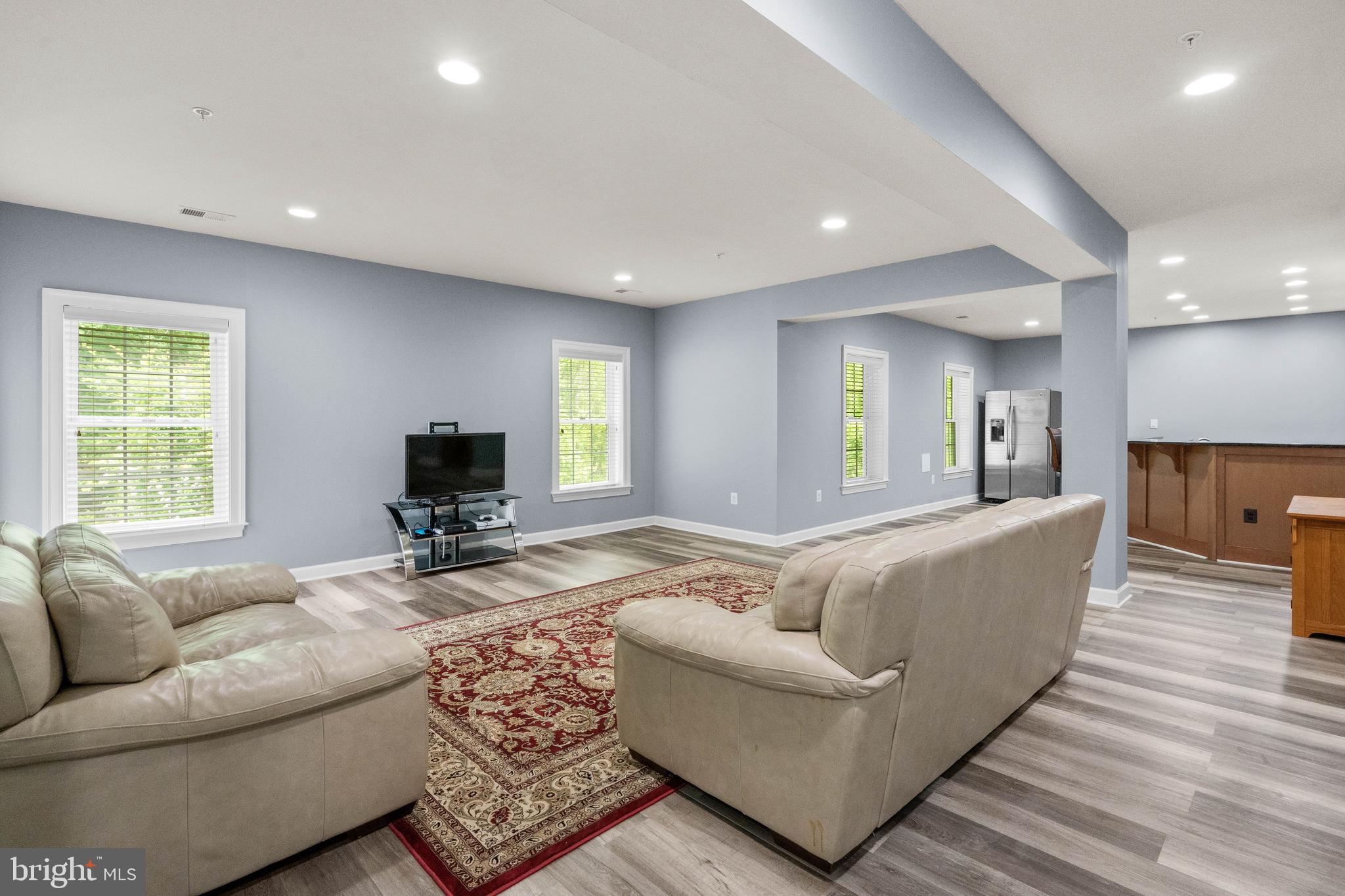 AUTUMN RIVER - Residential