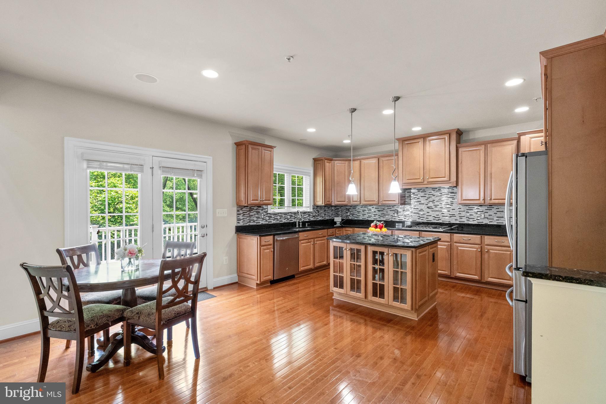 AUTUMN RIVER - Residential