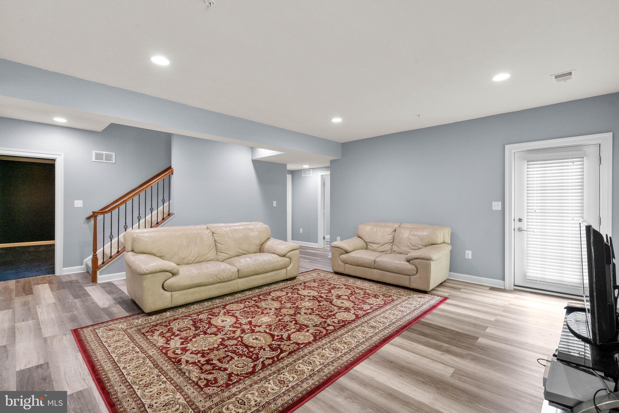 AUTUMN RIVER - Residential