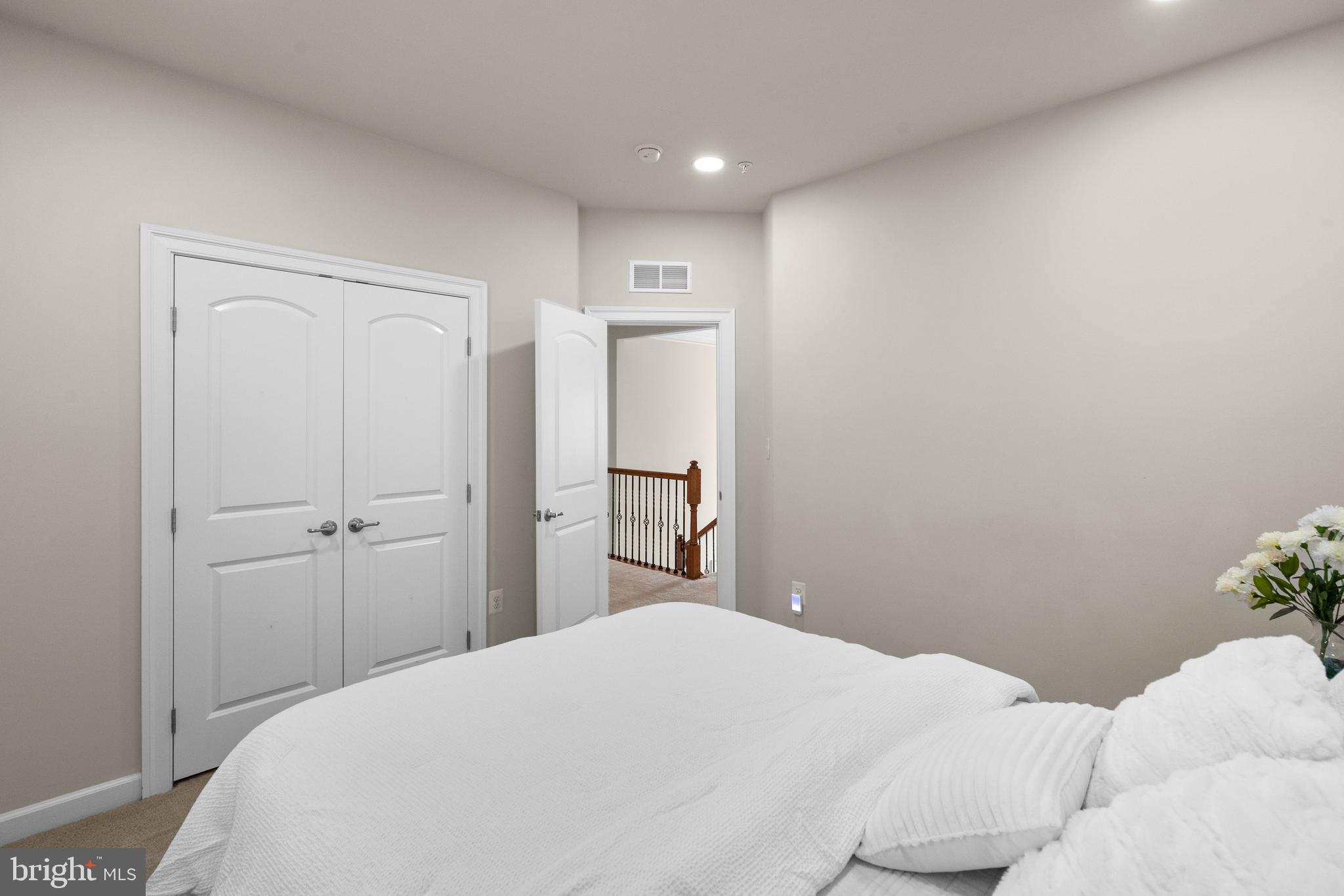 AUTUMN RIVER - Residential