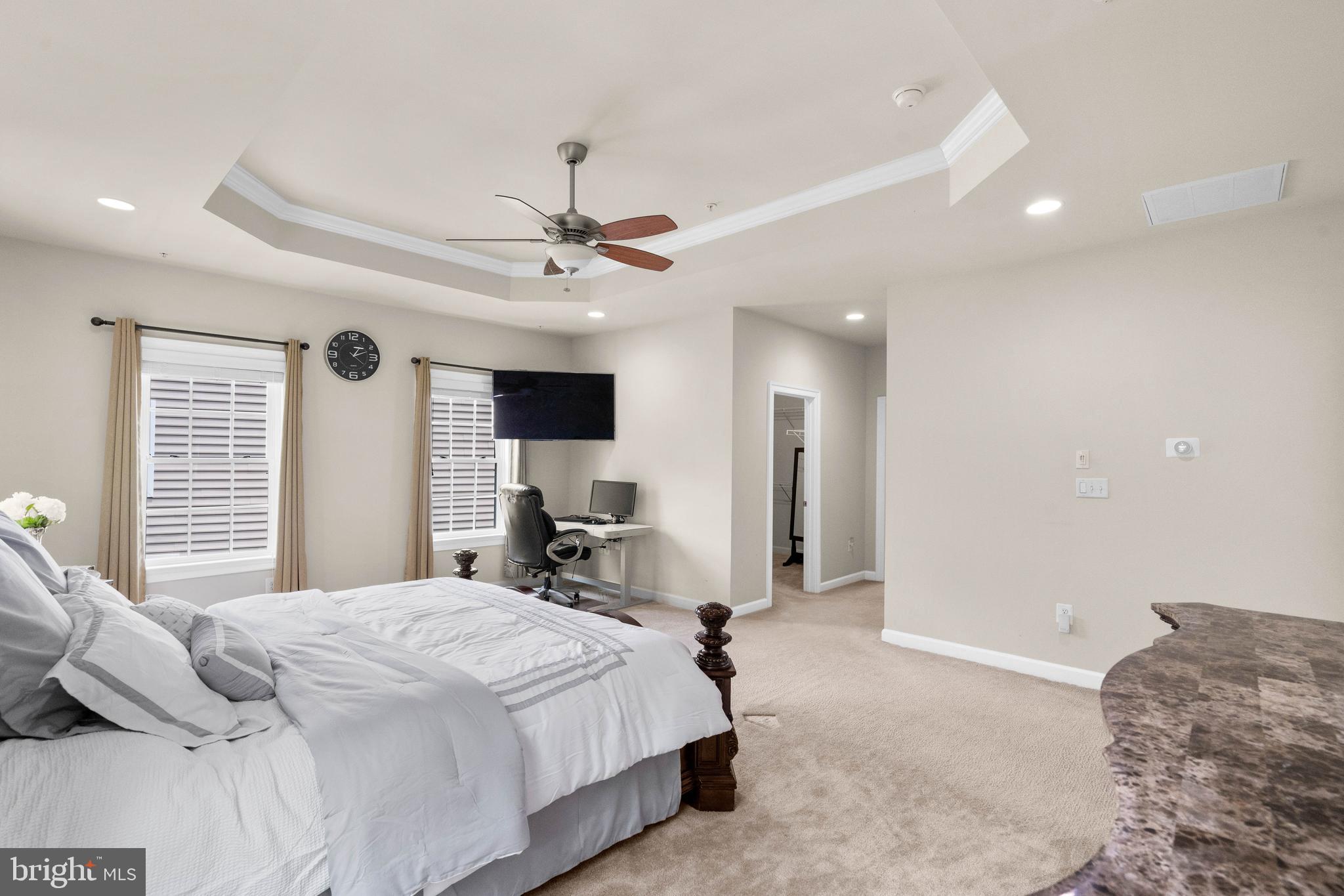 AUTUMN RIVER - Residential