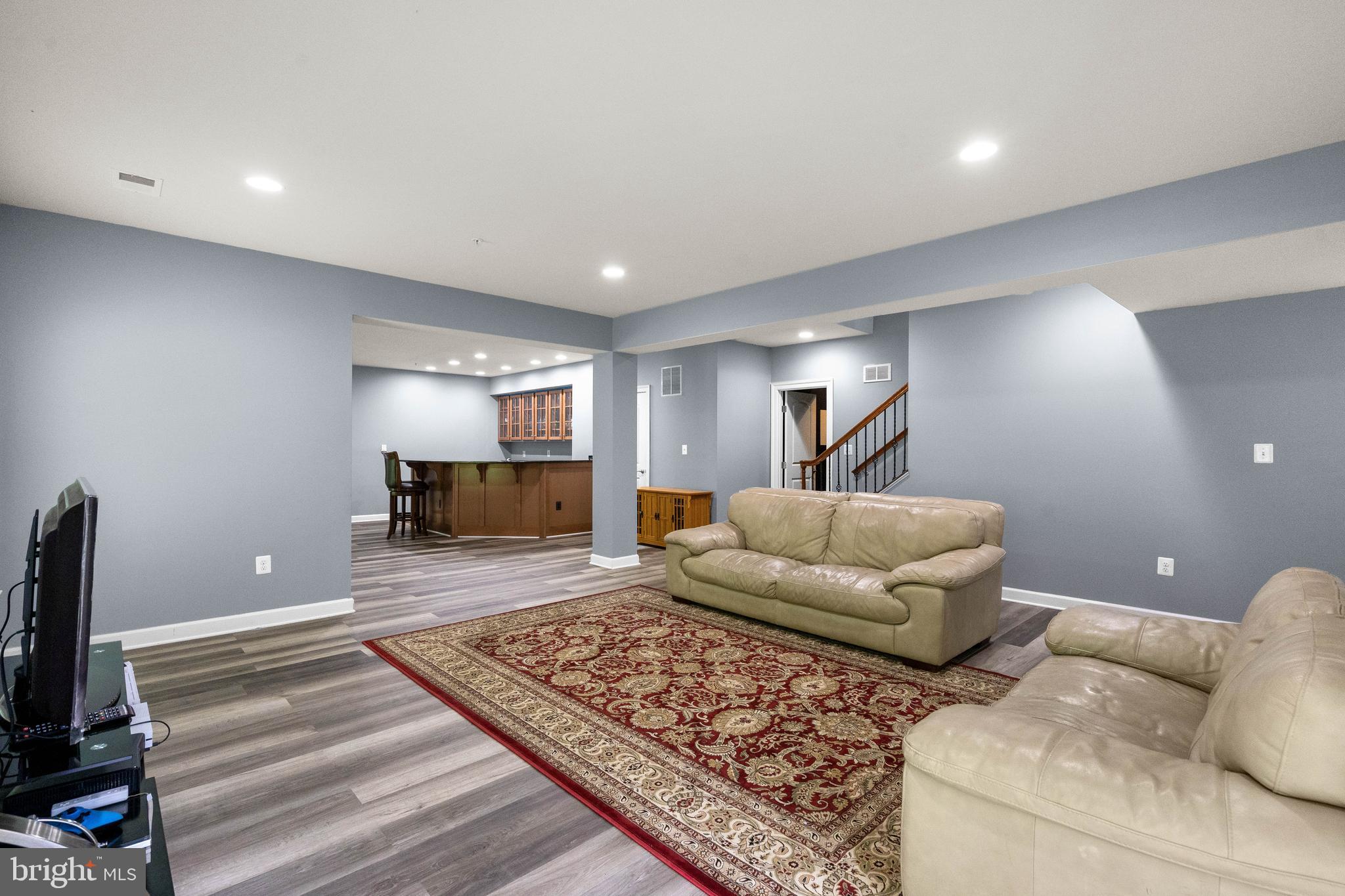 AUTUMN RIVER - Residential