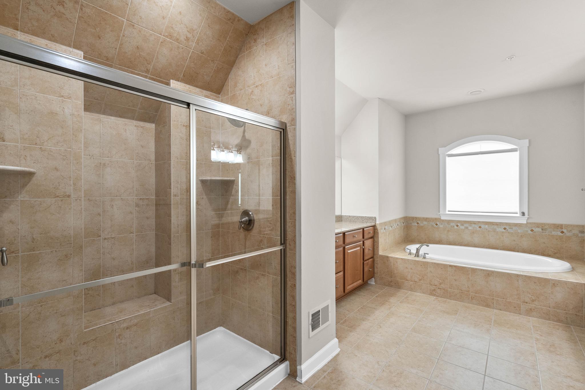 AUTUMN RIVER - Residential