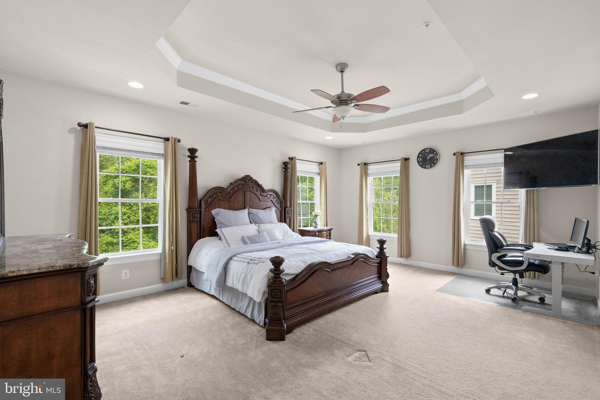 AUTUMN RIVER - Residential