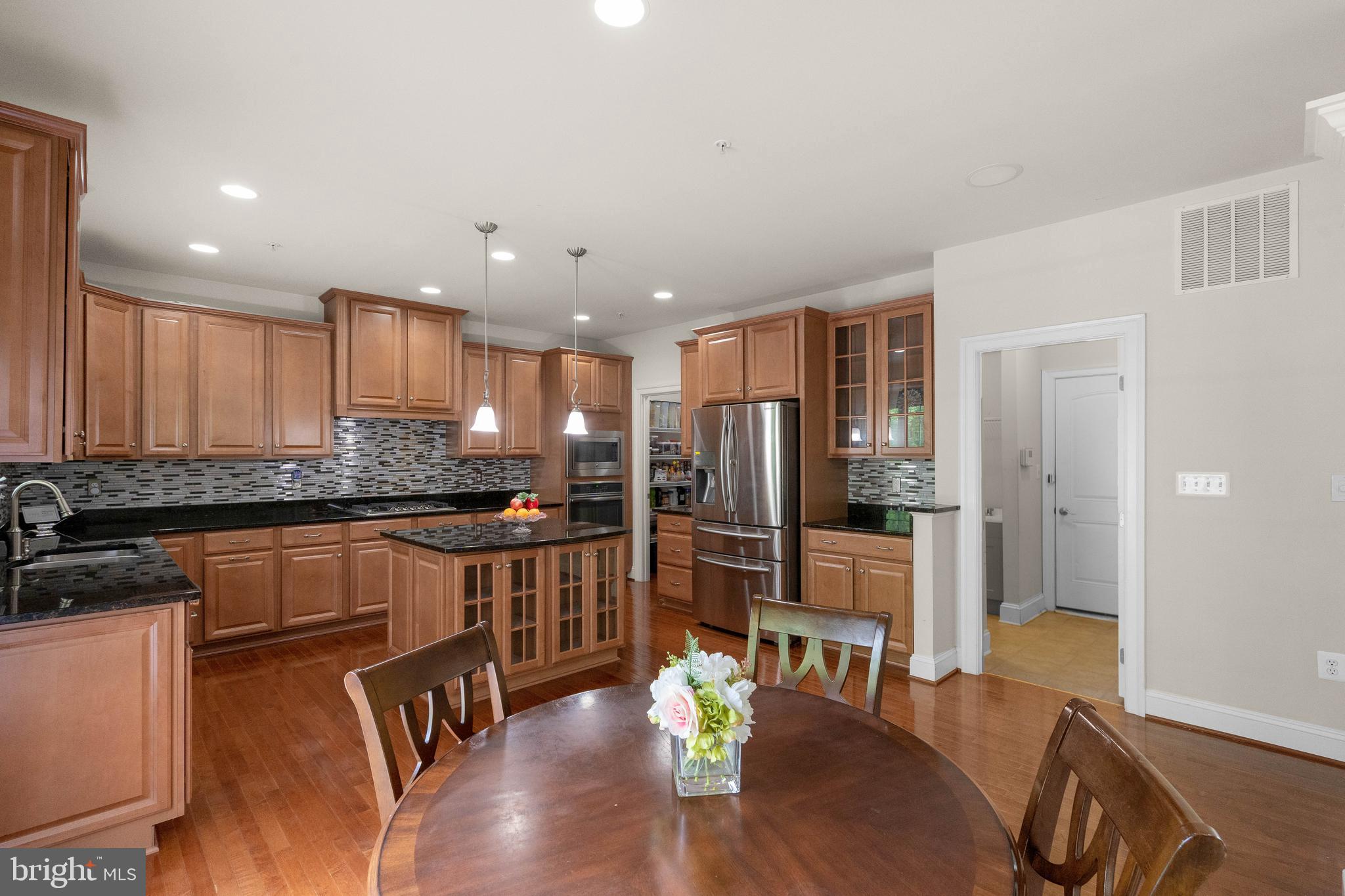 AUTUMN RIVER - Residential