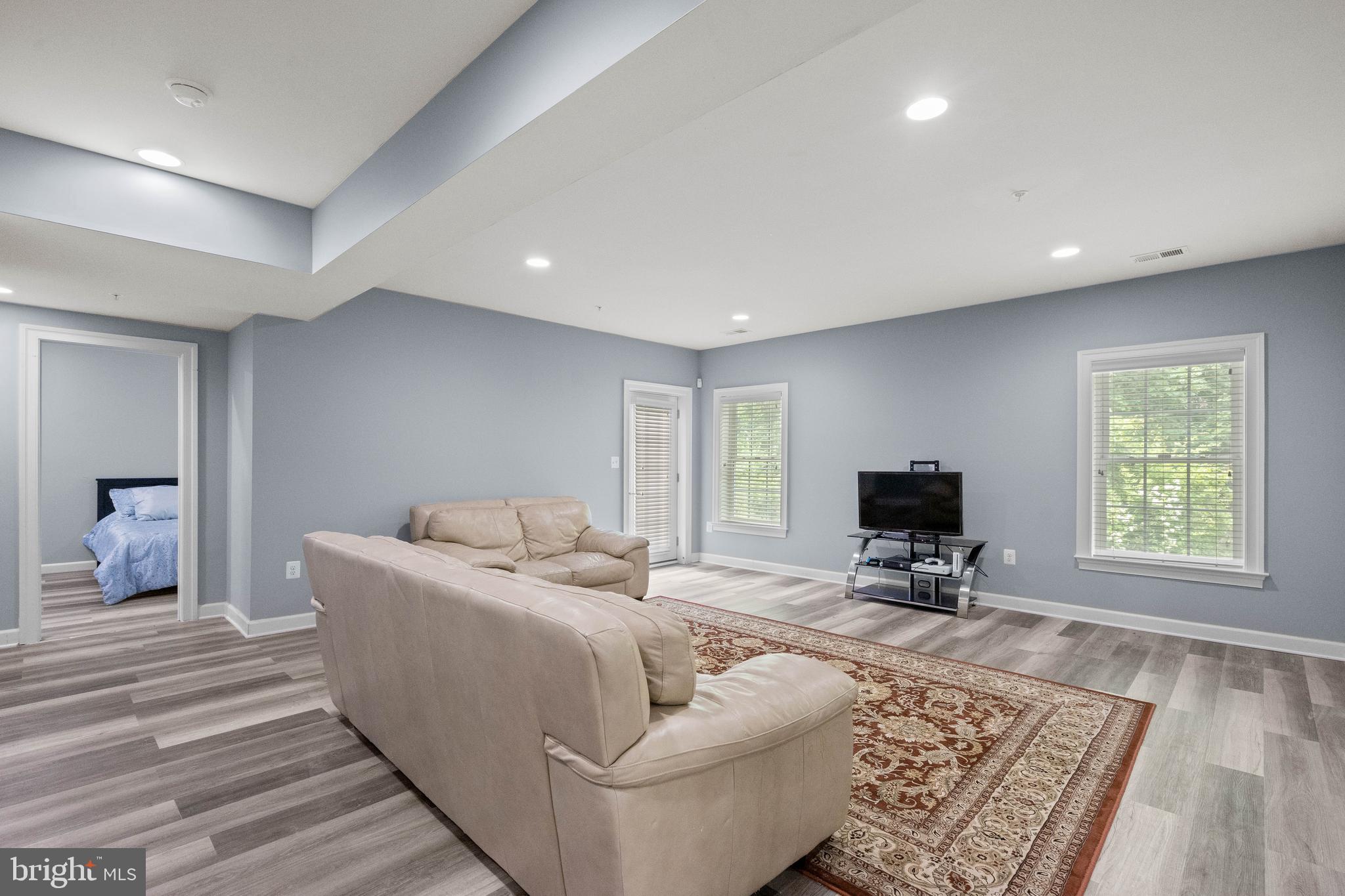 AUTUMN RIVER - Residential