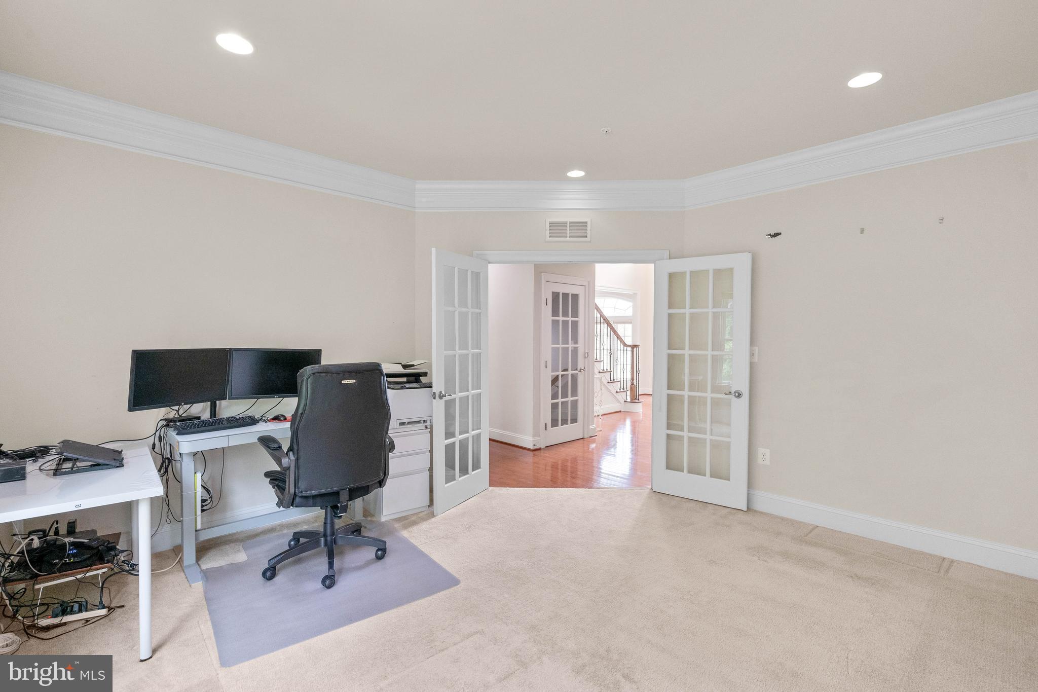 AUTUMN RIVER - Residential