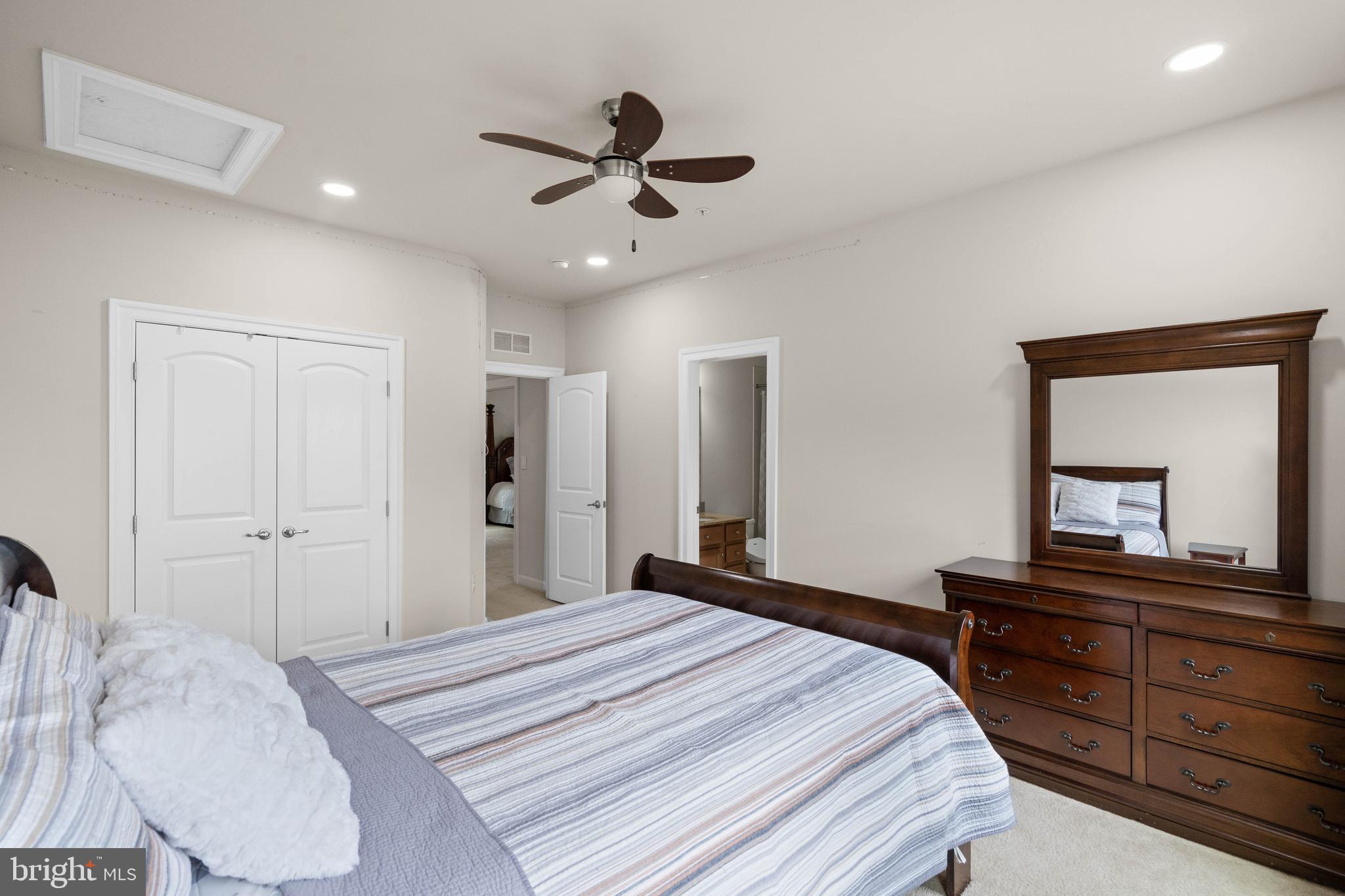 AUTUMN RIVER - Residential