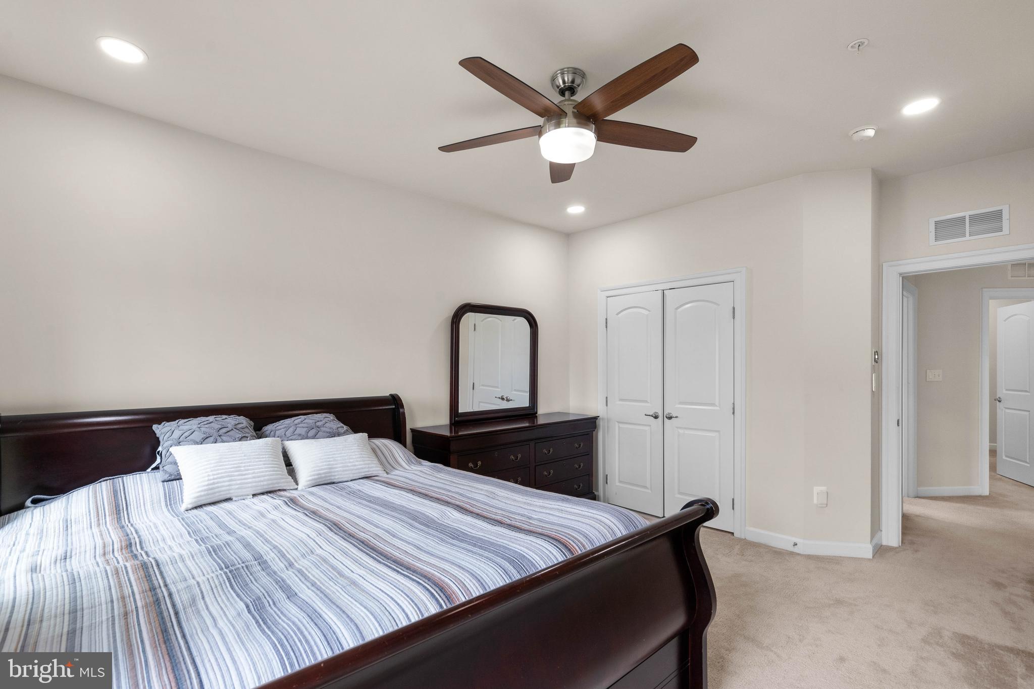 AUTUMN RIVER - Residential