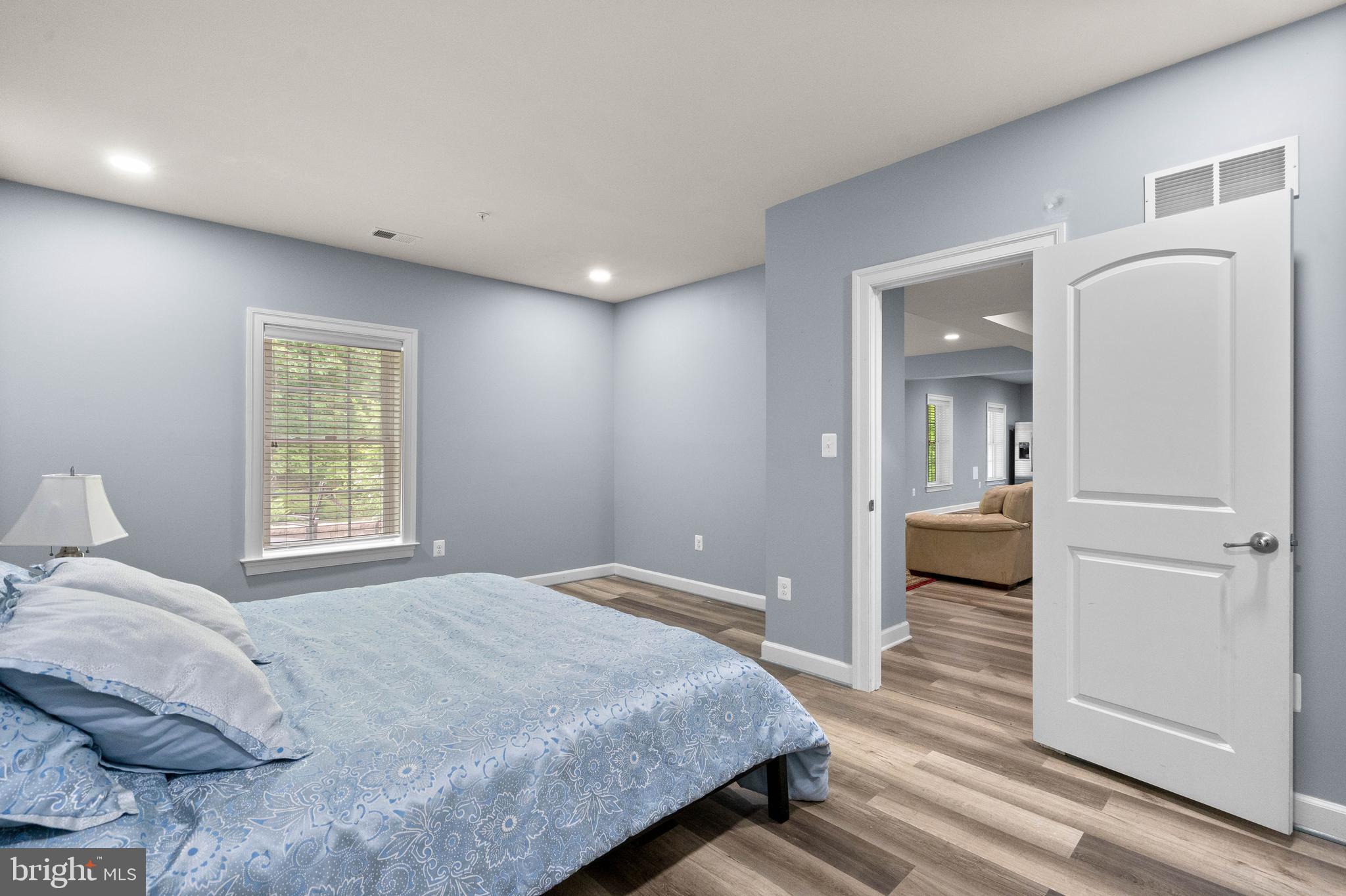 AUTUMN RIVER - Residential