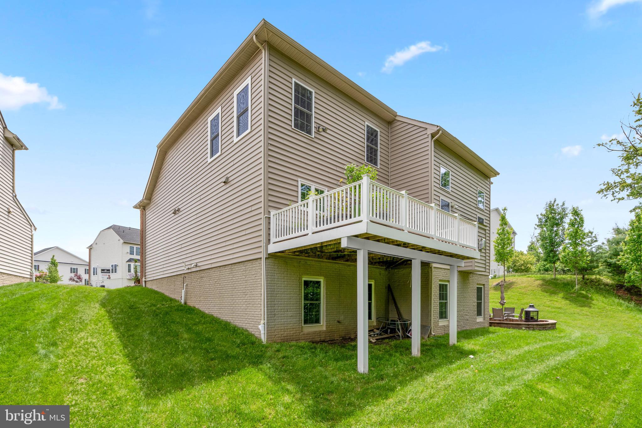 AUTUMN RIVER - Residential