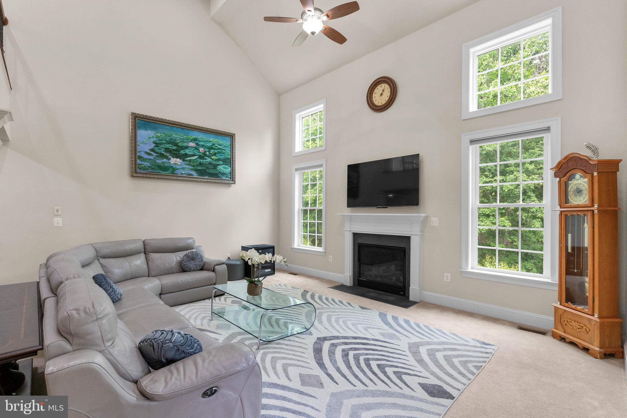 AUTUMN RIVER - Residential