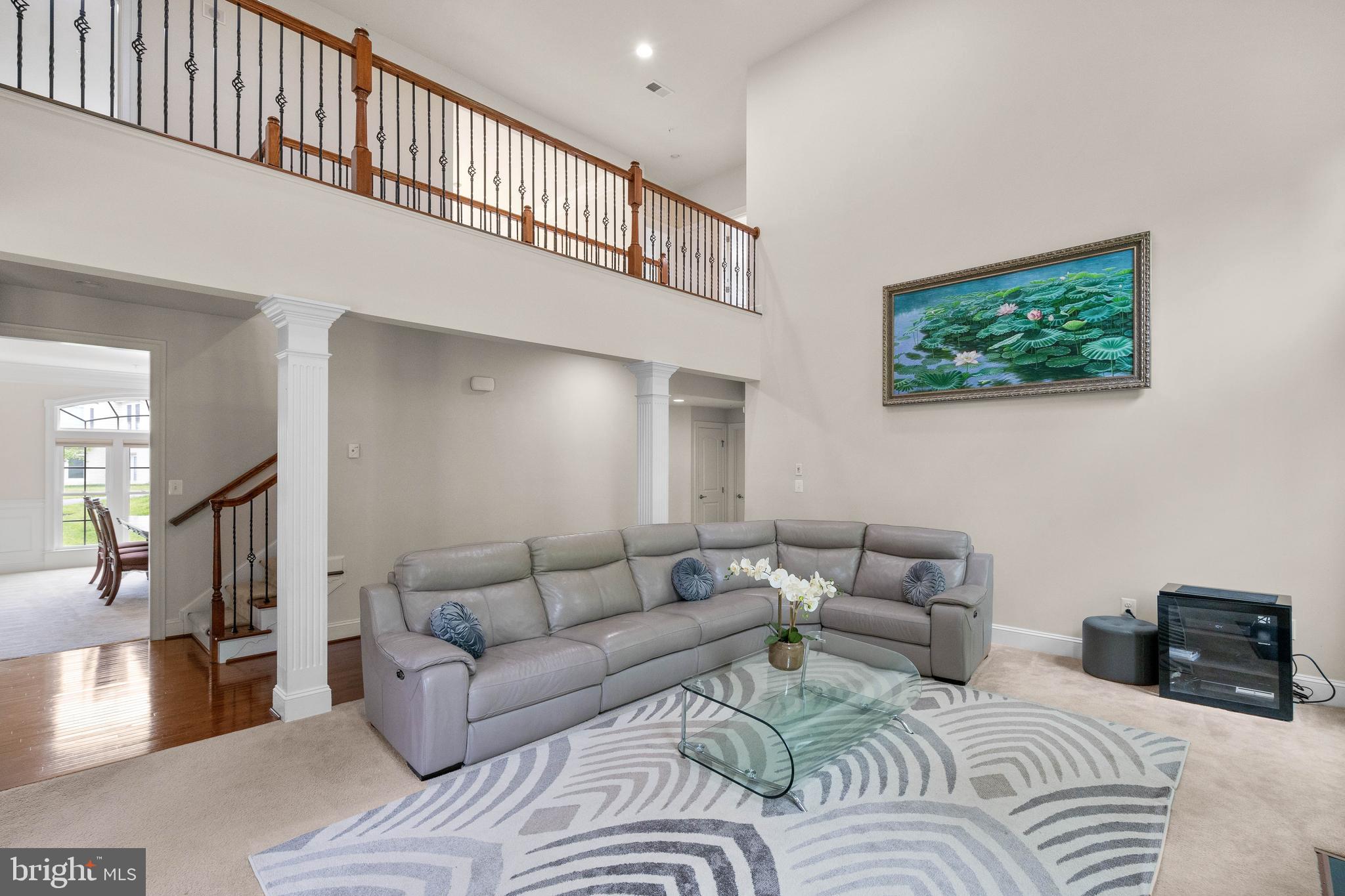 AUTUMN RIVER - Residential