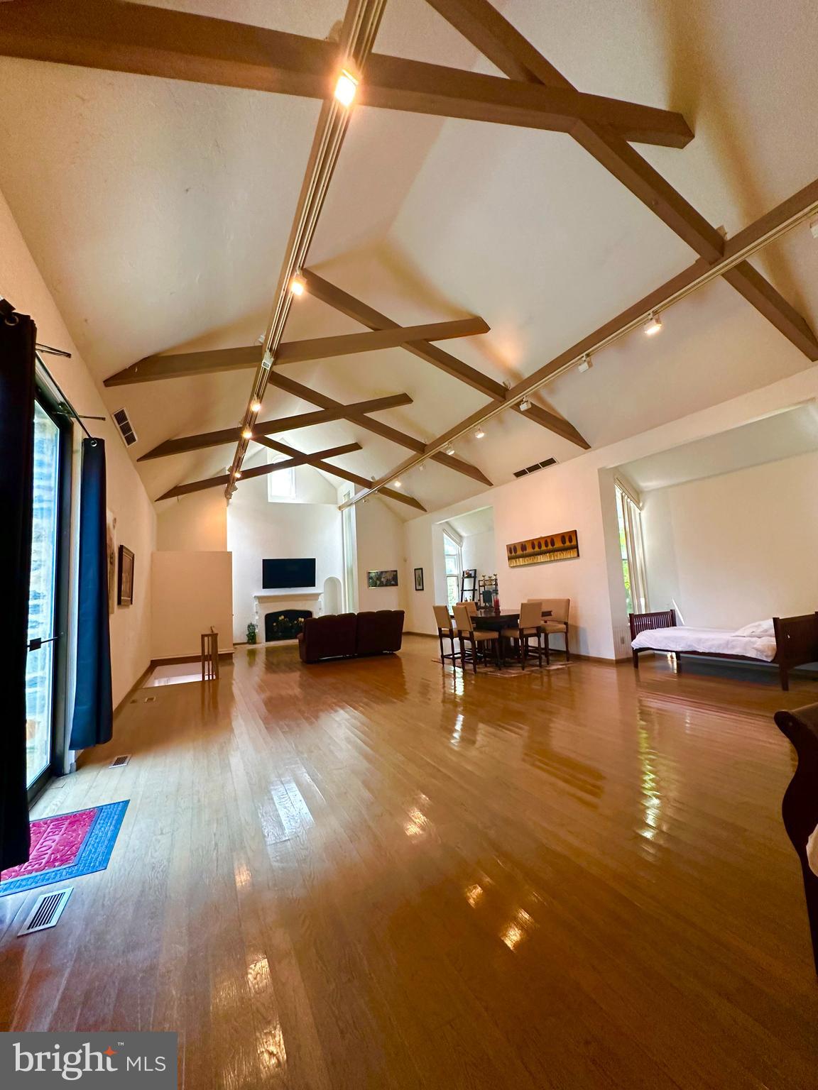 WYNNEWOOD - Residential