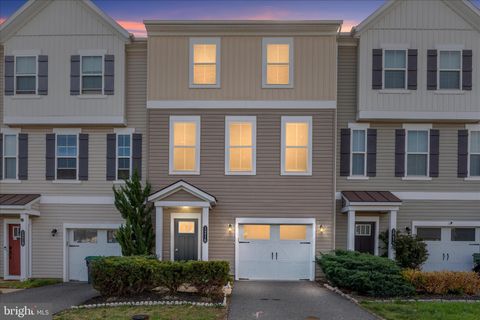 Townhouse For Sale - 1216 Hudgins Farm Circle<br/> FREDERICKSBURG, VA 22408