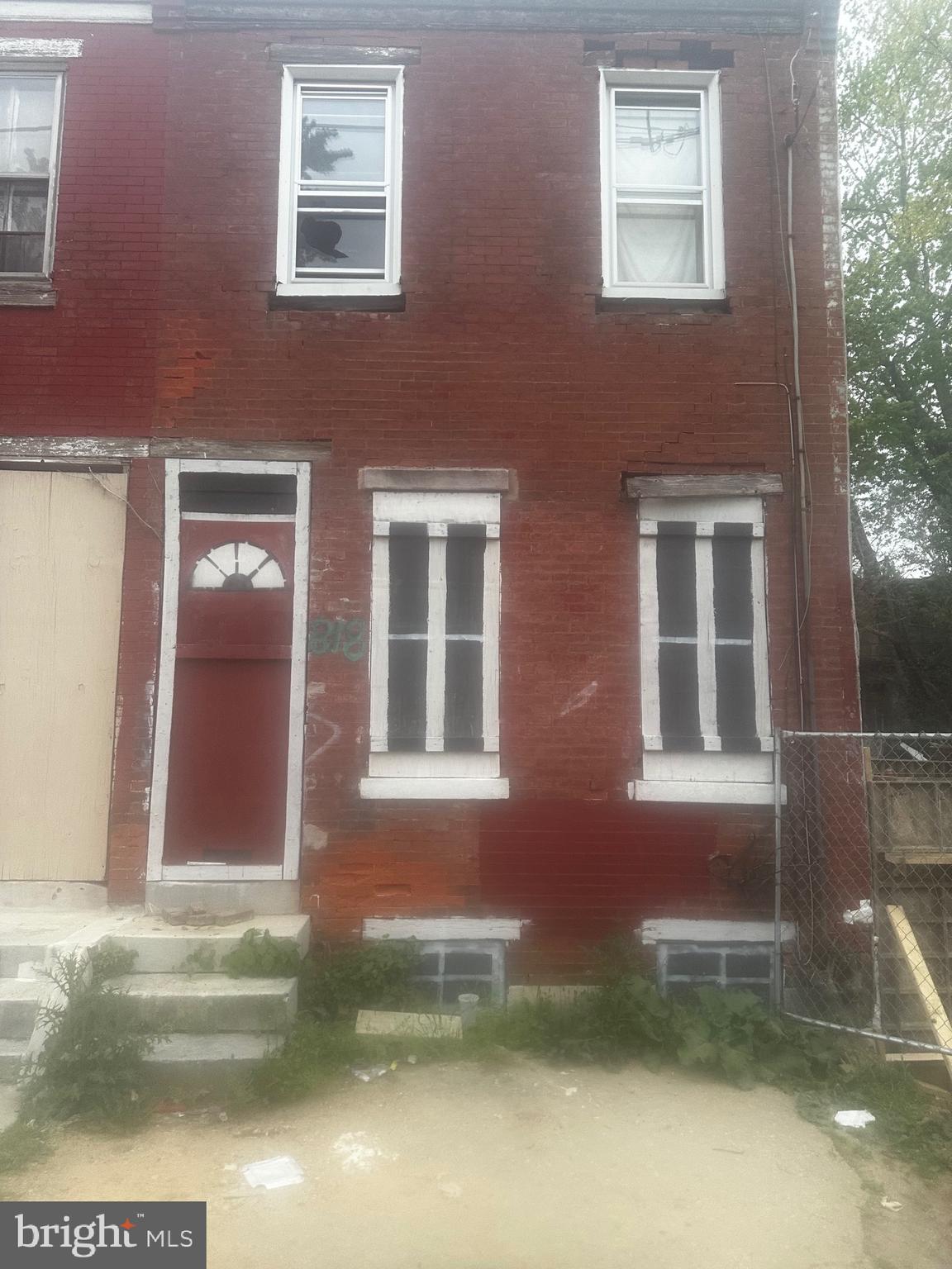 Seller wants to sale 818 N 42nd ST and 822 N 42nd St together.
822 N 42nd is a cleared lot. MLS#PAPH2475420...Make an offer!!