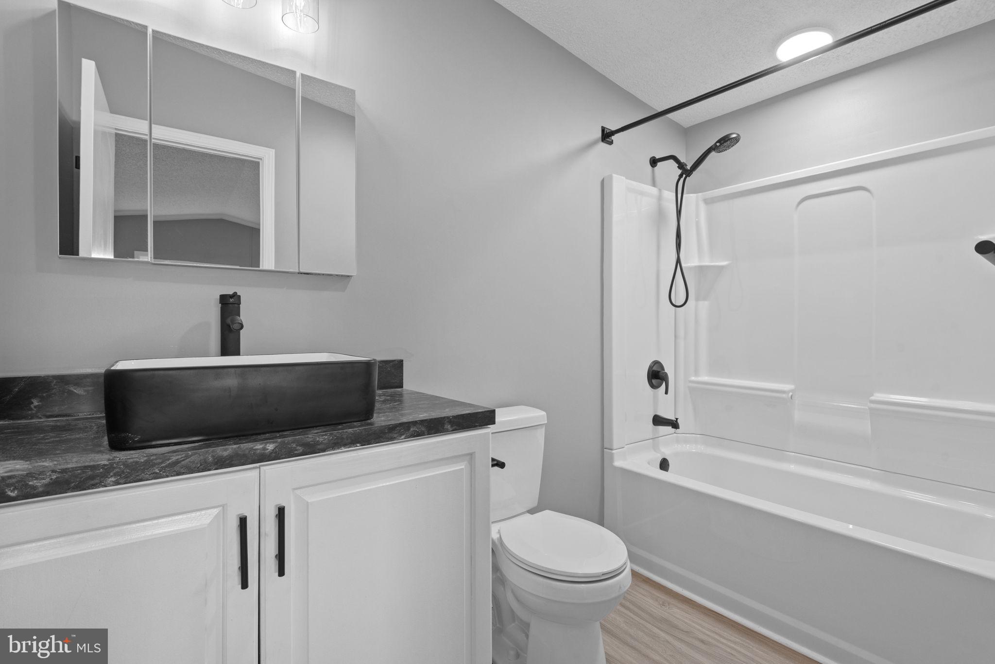 LINCOLN ESTATES - Residential