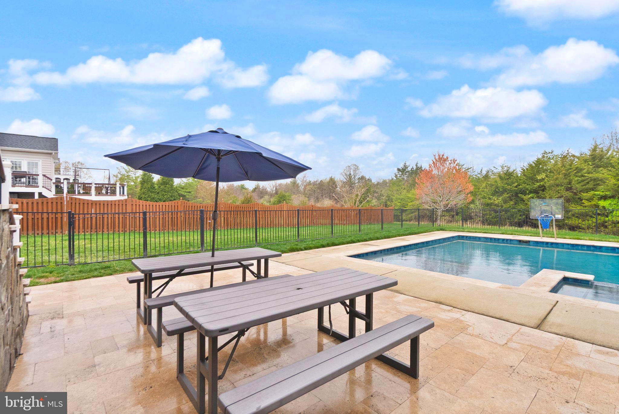 CEDAR HUNT - Residential