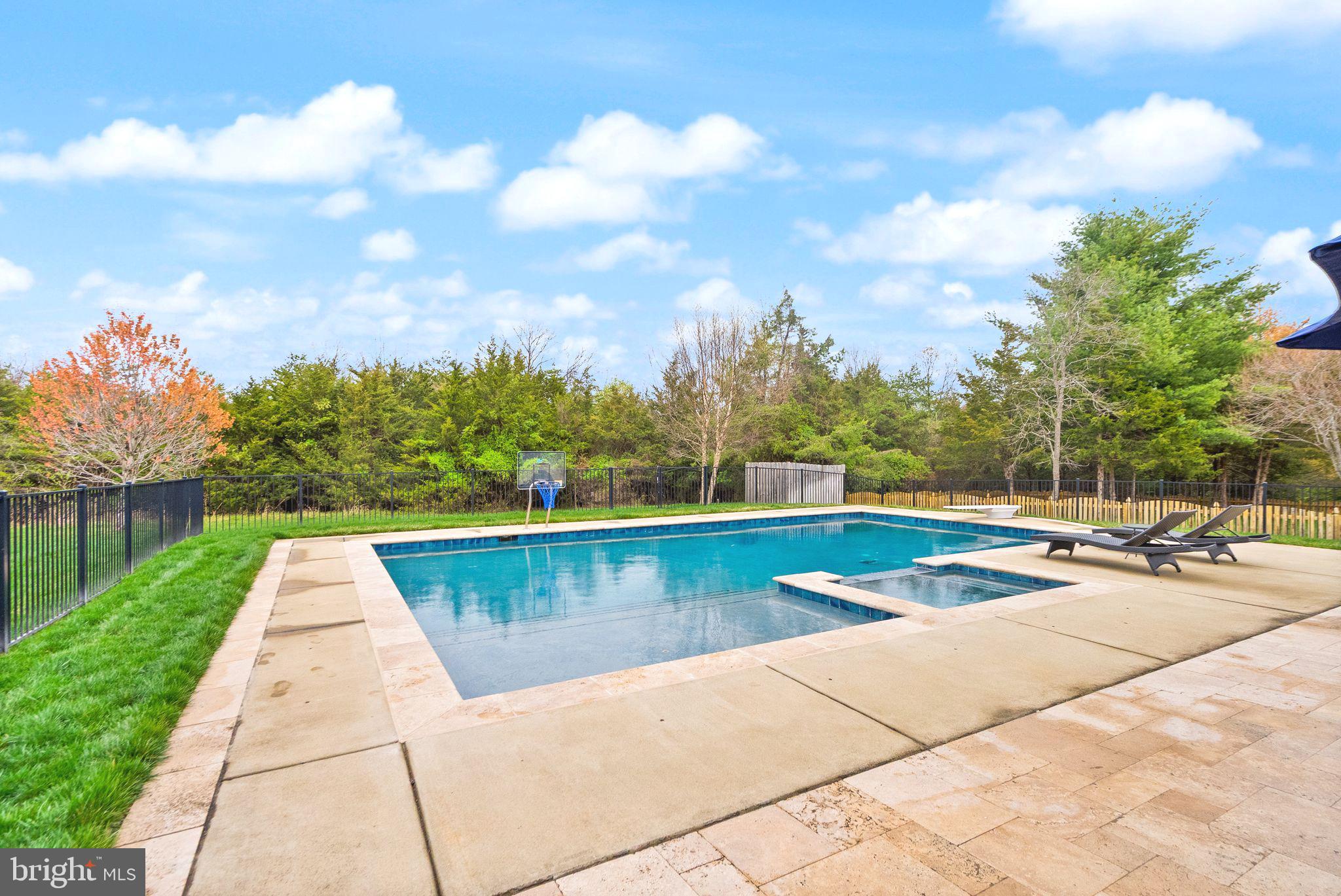 CEDAR HUNT - Residential