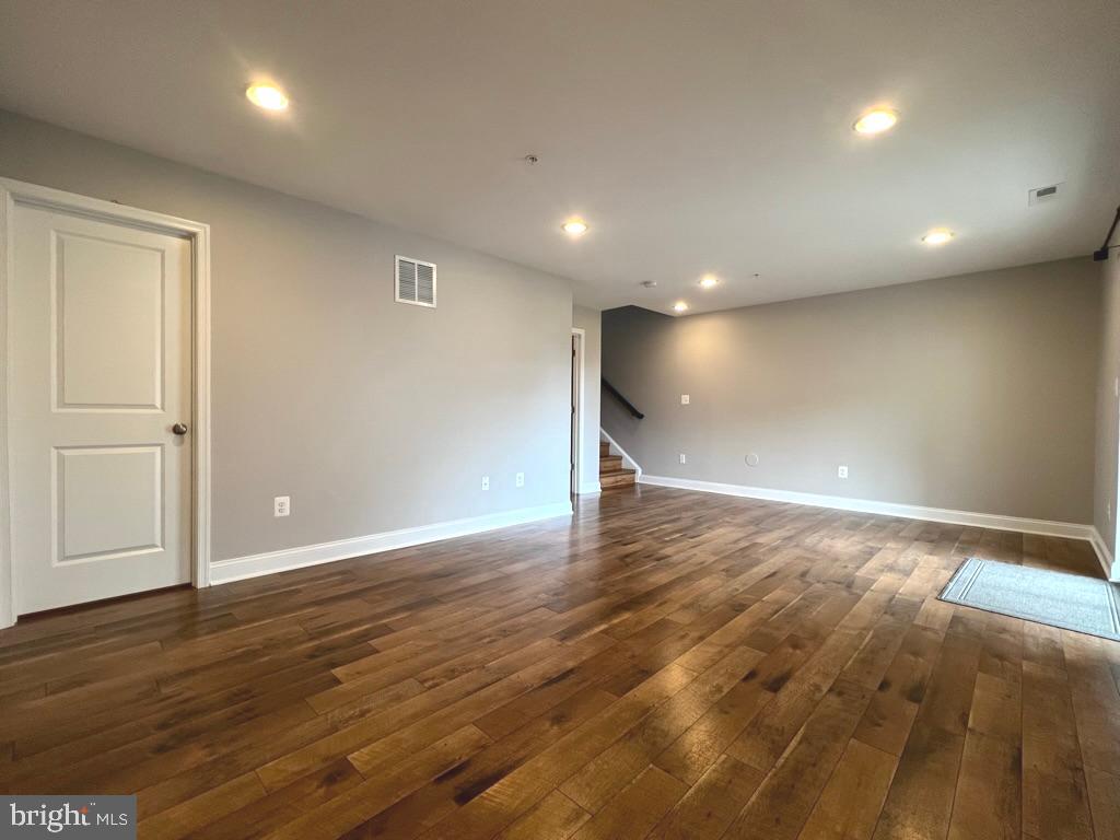 TANYARD COVE NORTH - Residential Lease