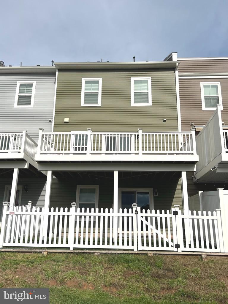 TANYARD COVE NORTH - Residential Lease