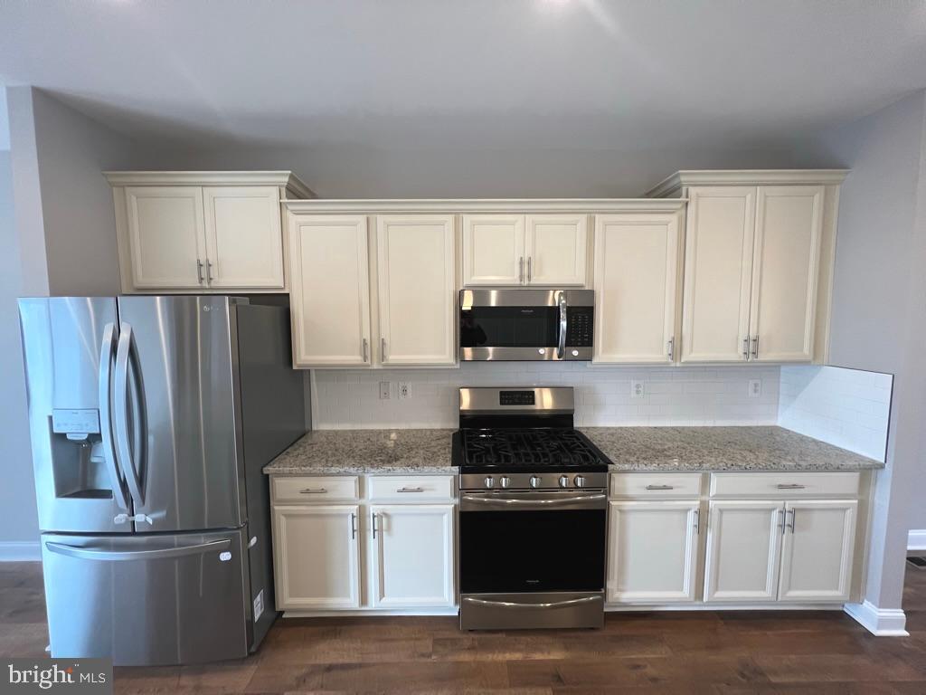 TANYARD COVE NORTH - Residential Lease