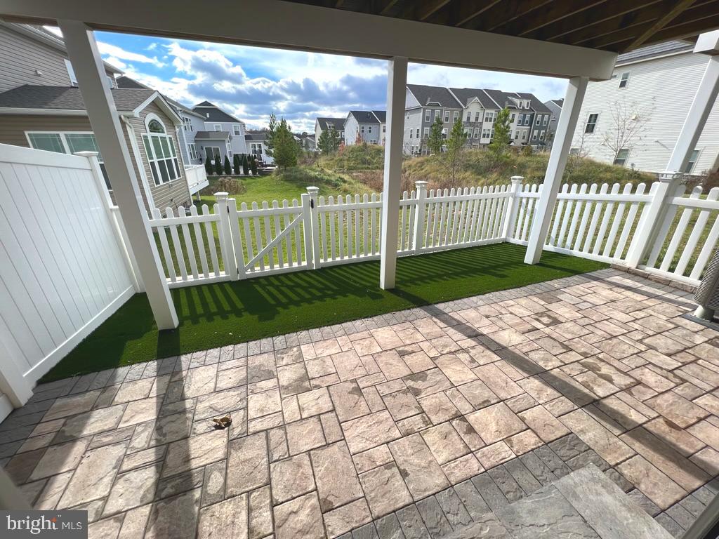 TANYARD COVE NORTH - Residential Lease