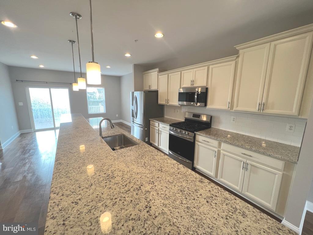 TANYARD COVE NORTH - Residential Lease