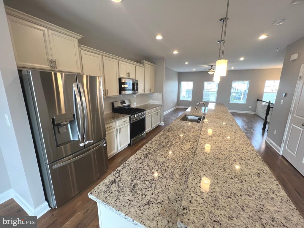 TANYARD COVE NORTH - Residential Lease