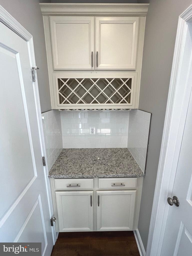 TANYARD COVE NORTH - Residential Lease