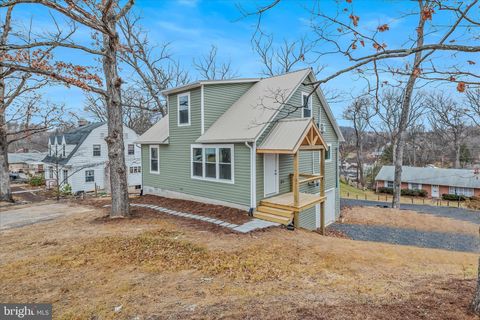 15 HILLTOP STREET BERKELEY SPRINGS WV 25411