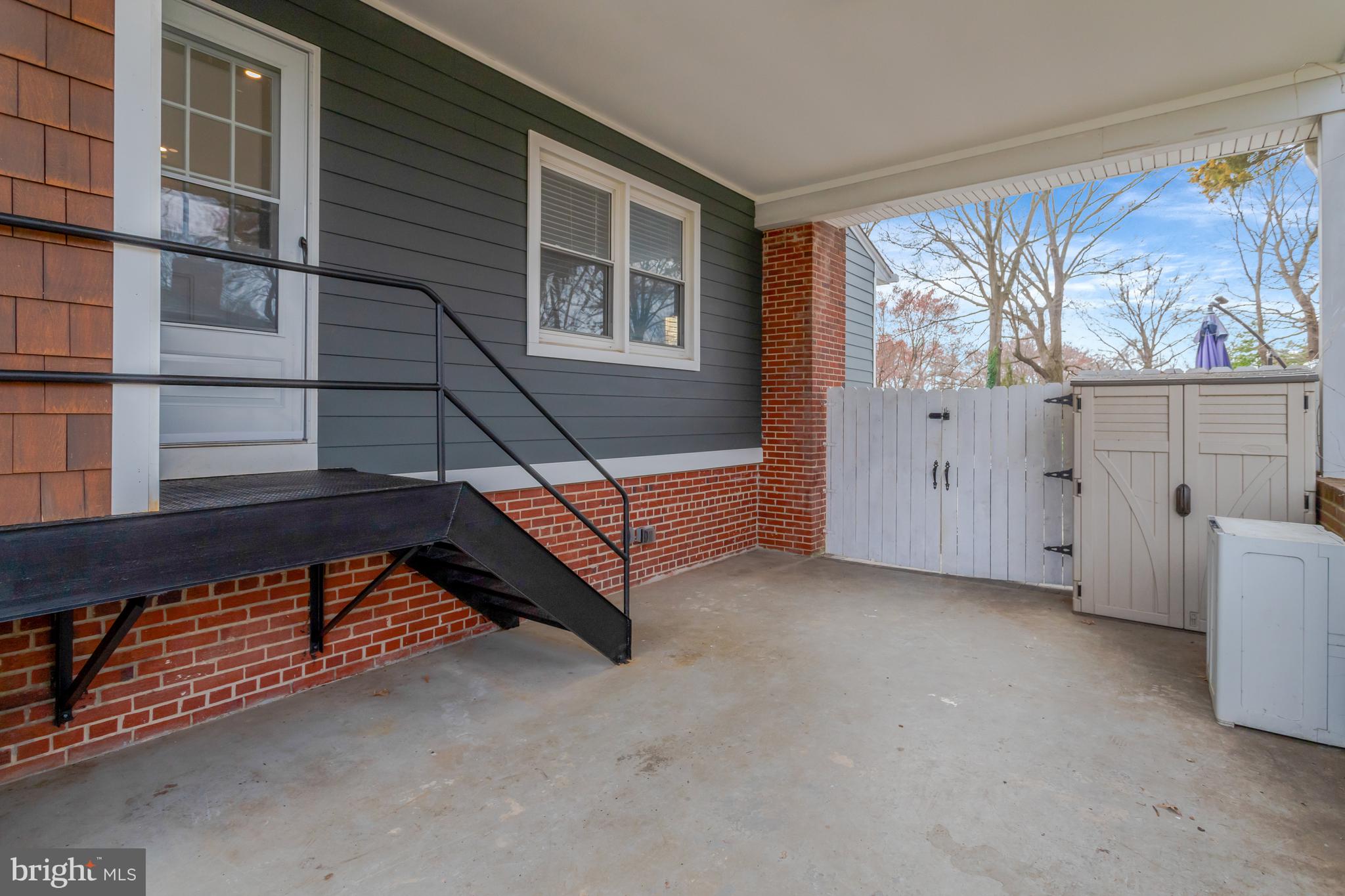 RIVERSIDE ESTATES - Residential