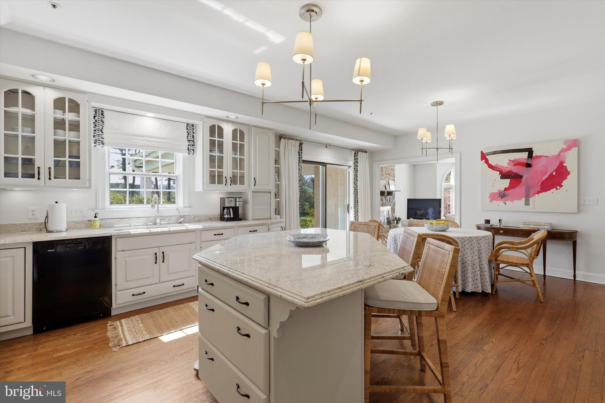 COUNTRY CLUB ESTS - Residential