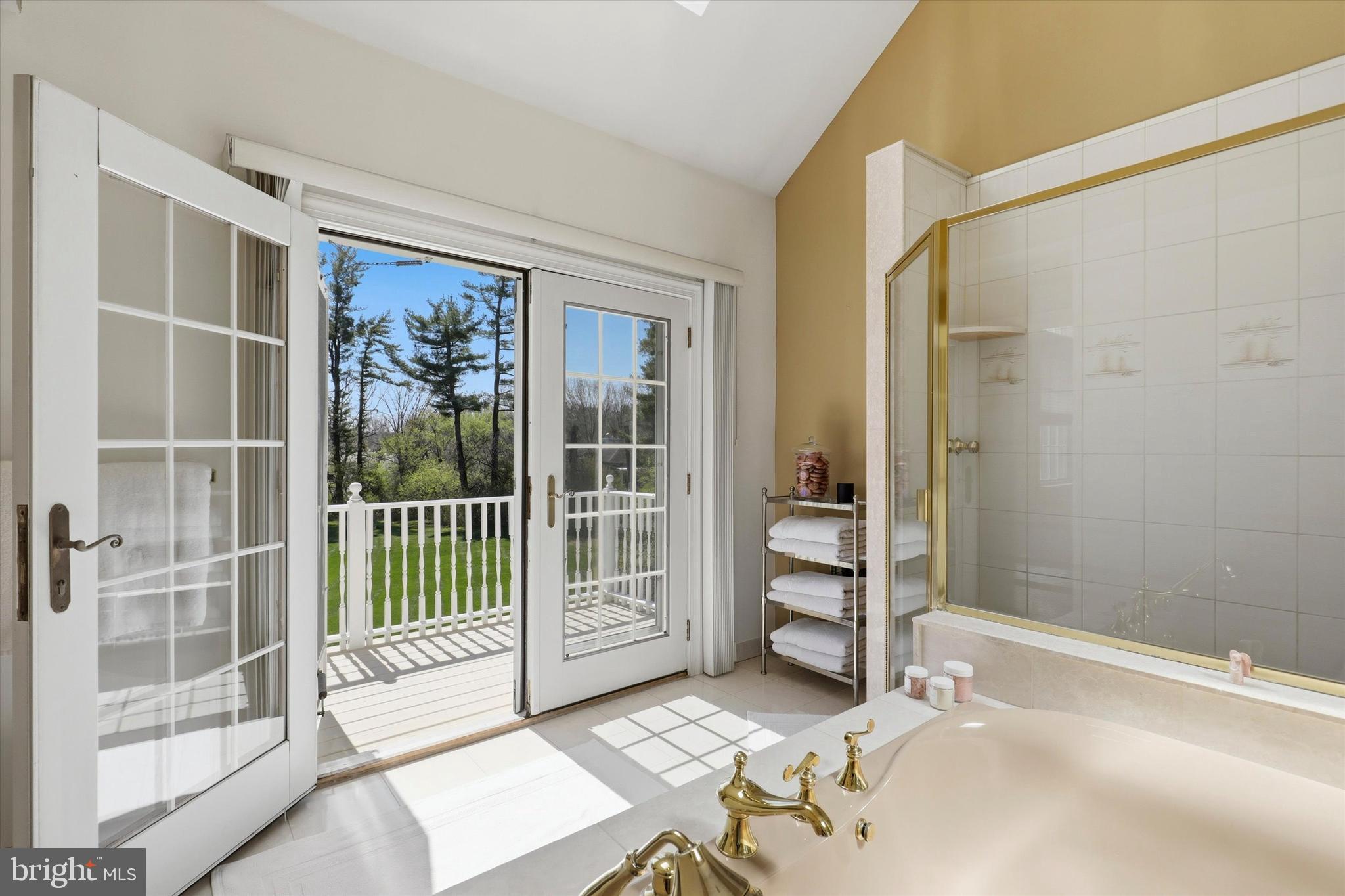 COUNTRY CLUB ESTS - Residential