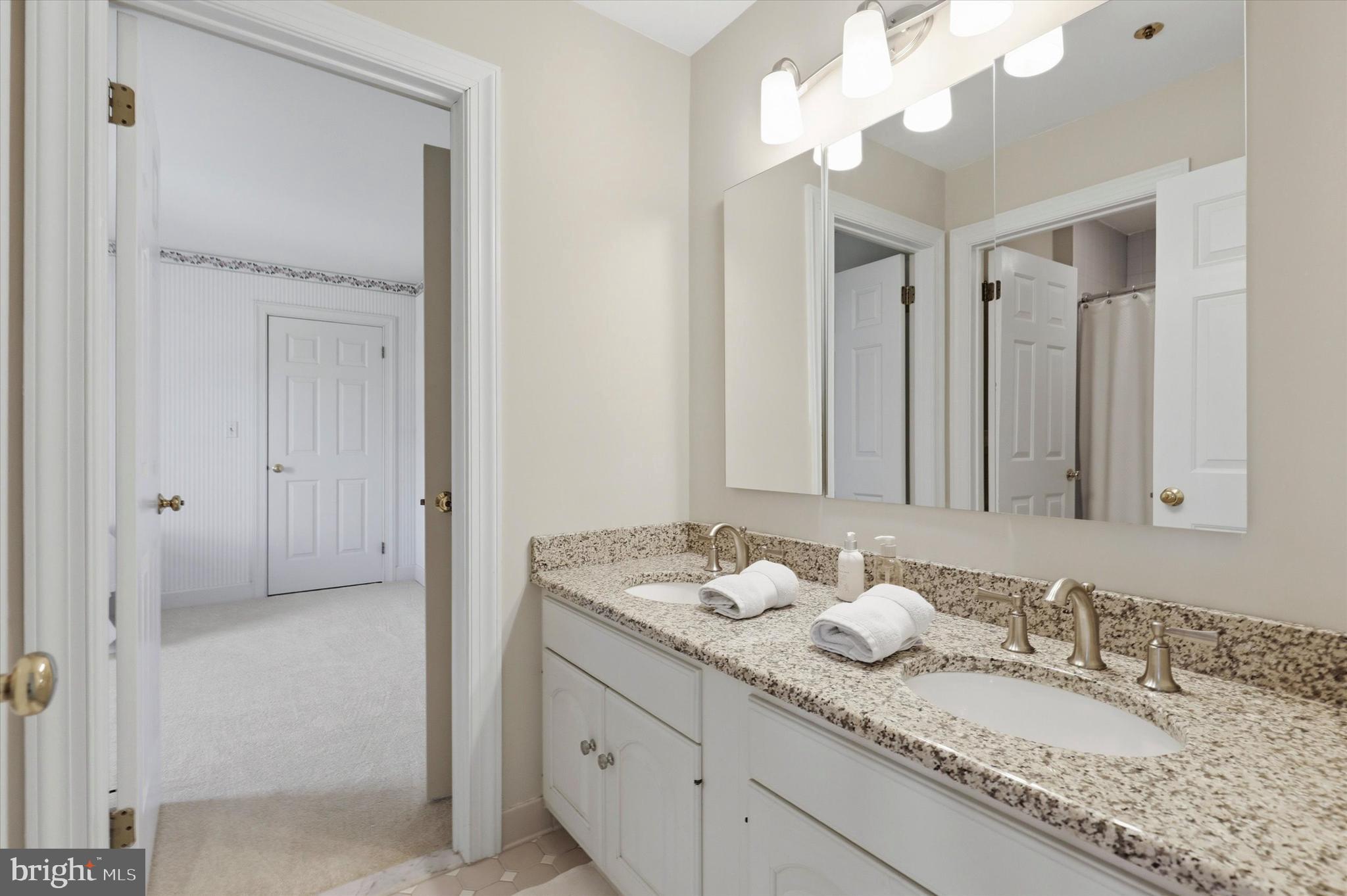 COUNTRY CLUB ESTS - Residential