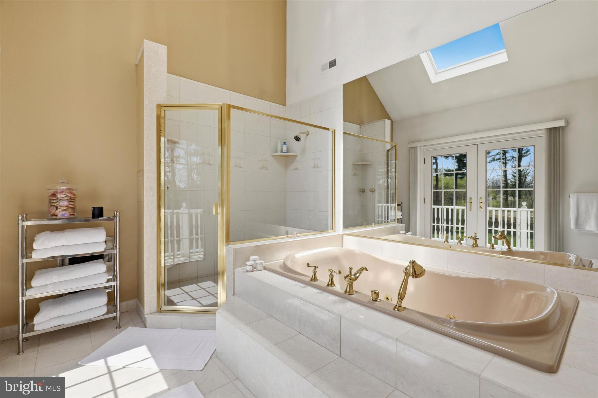 COUNTRY CLUB ESTS - Residential