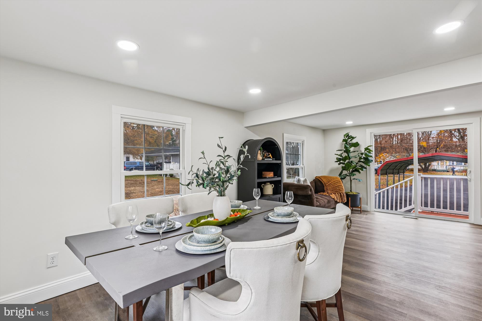 DU MAR ESTATES - Residential