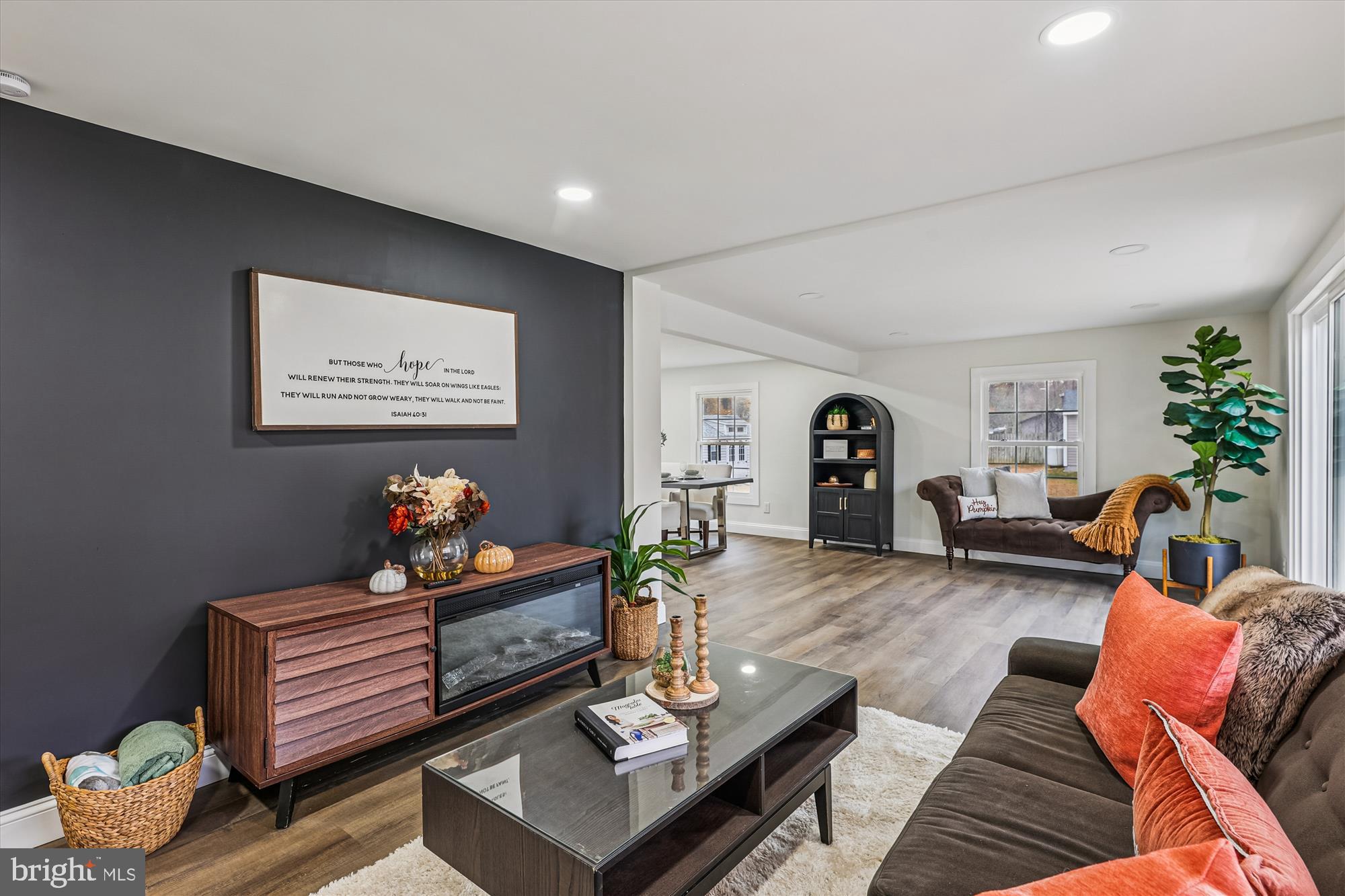 DU MAR ESTATES - Residential