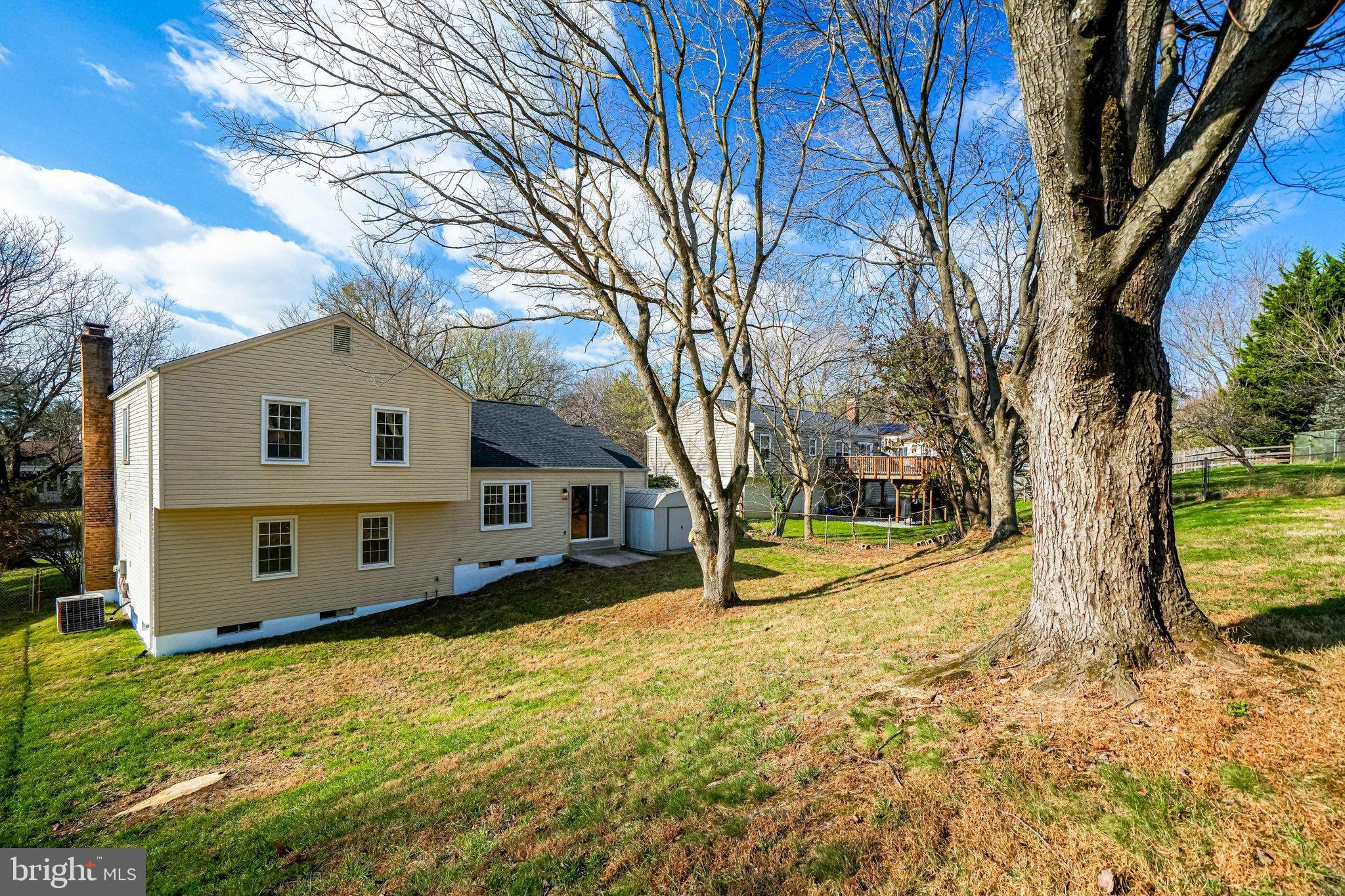 QUINCE ORCHARD KNOLLS - Residential