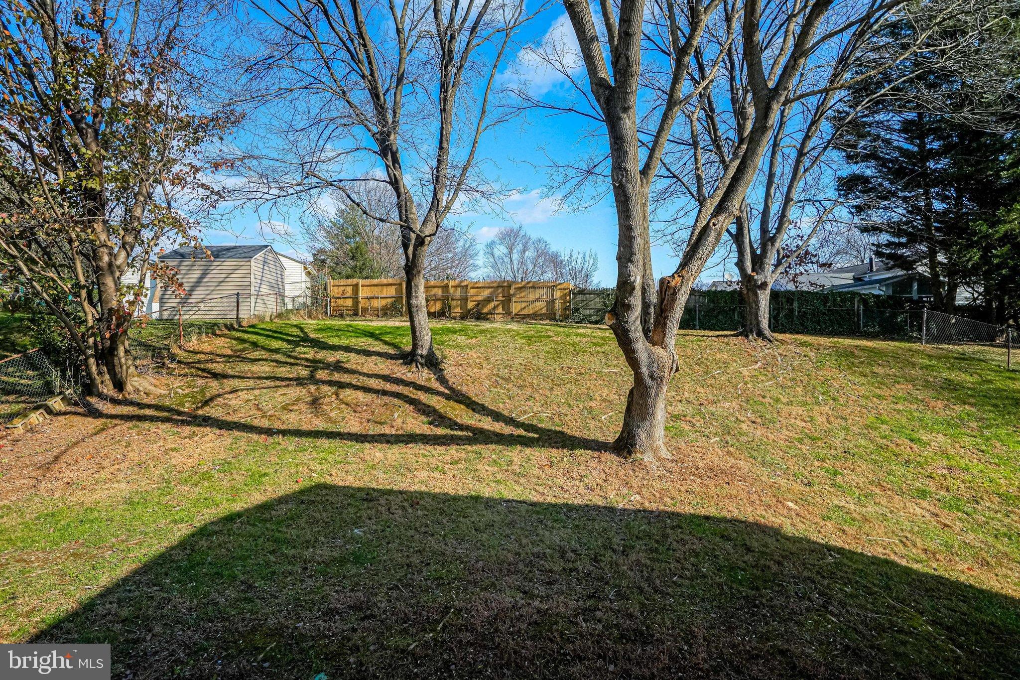 QUINCE ORCHARD KNOLLS - Residential