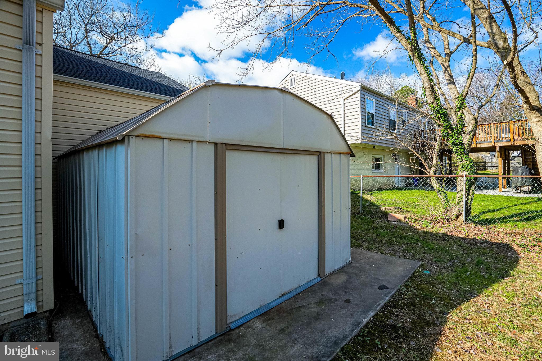 QUINCE ORCHARD KNOLLS - Residential