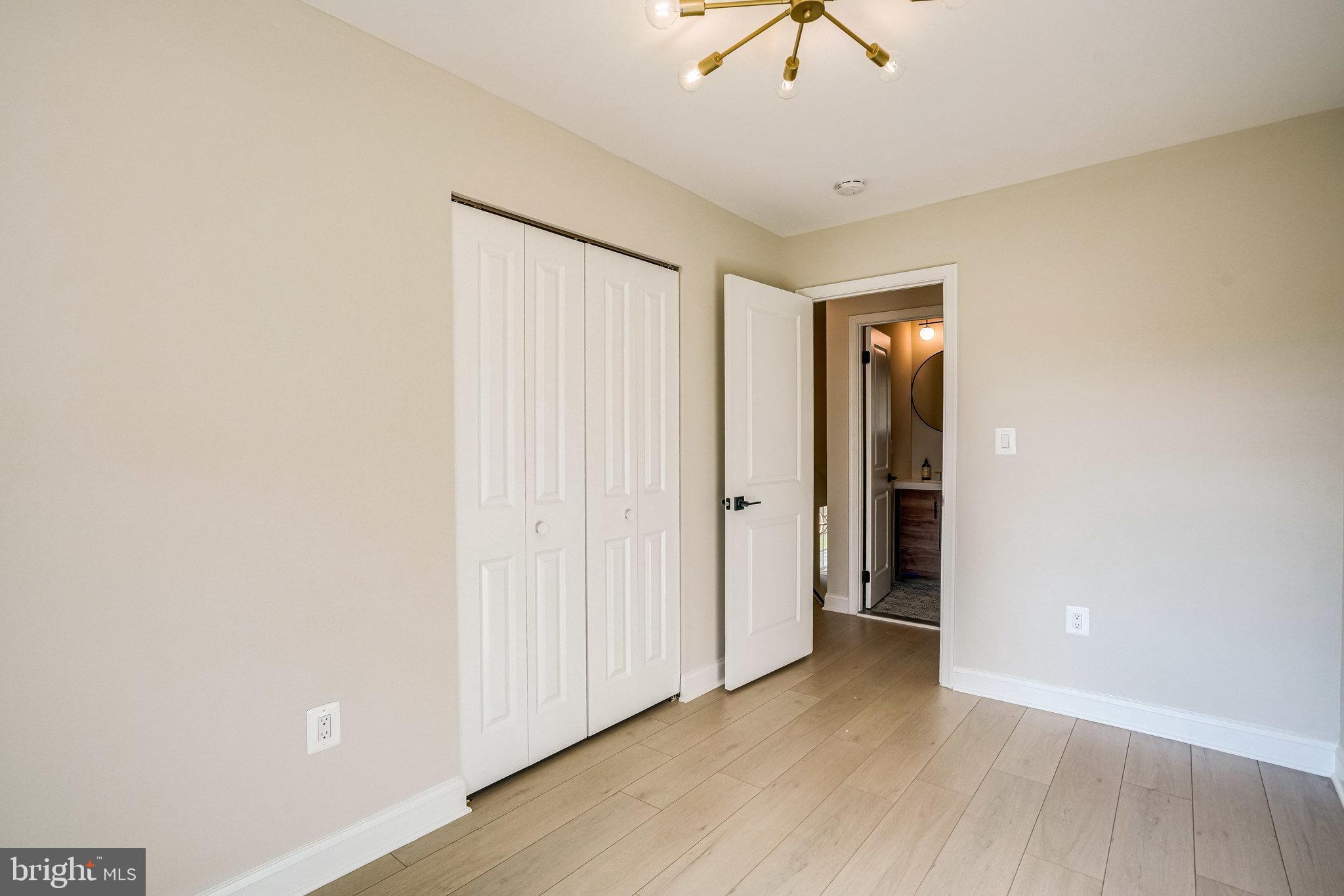 QUINCE ORCHARD KNOLLS - Residential