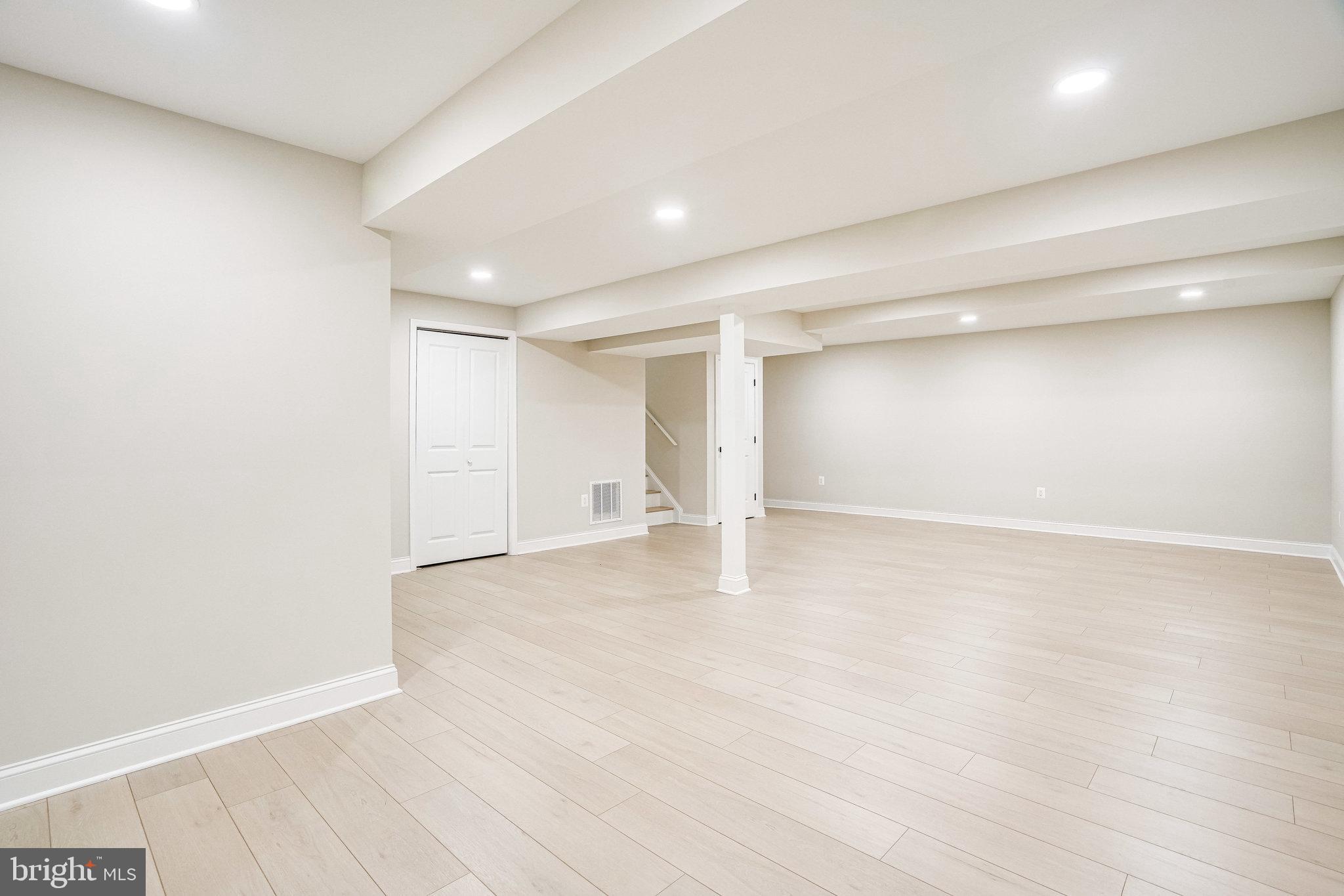 QUINCE ORCHARD KNOLLS - Residential